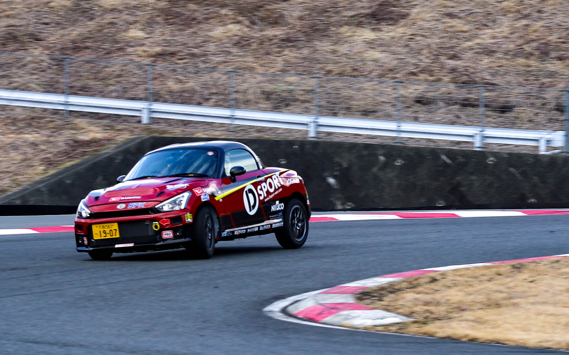 コペン GR SPORT ラリーチャレンジ参戦車両とミライース GR SPORT コンセプトで、プロドライバーによる同乗体験も行なわれた