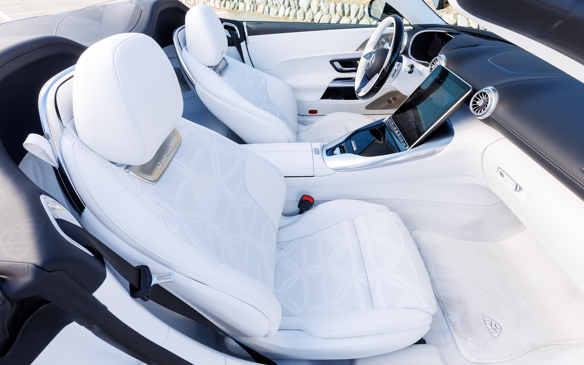 内装はフルレザーのMANUFAKTURレザーエクスクルーシブ仕様