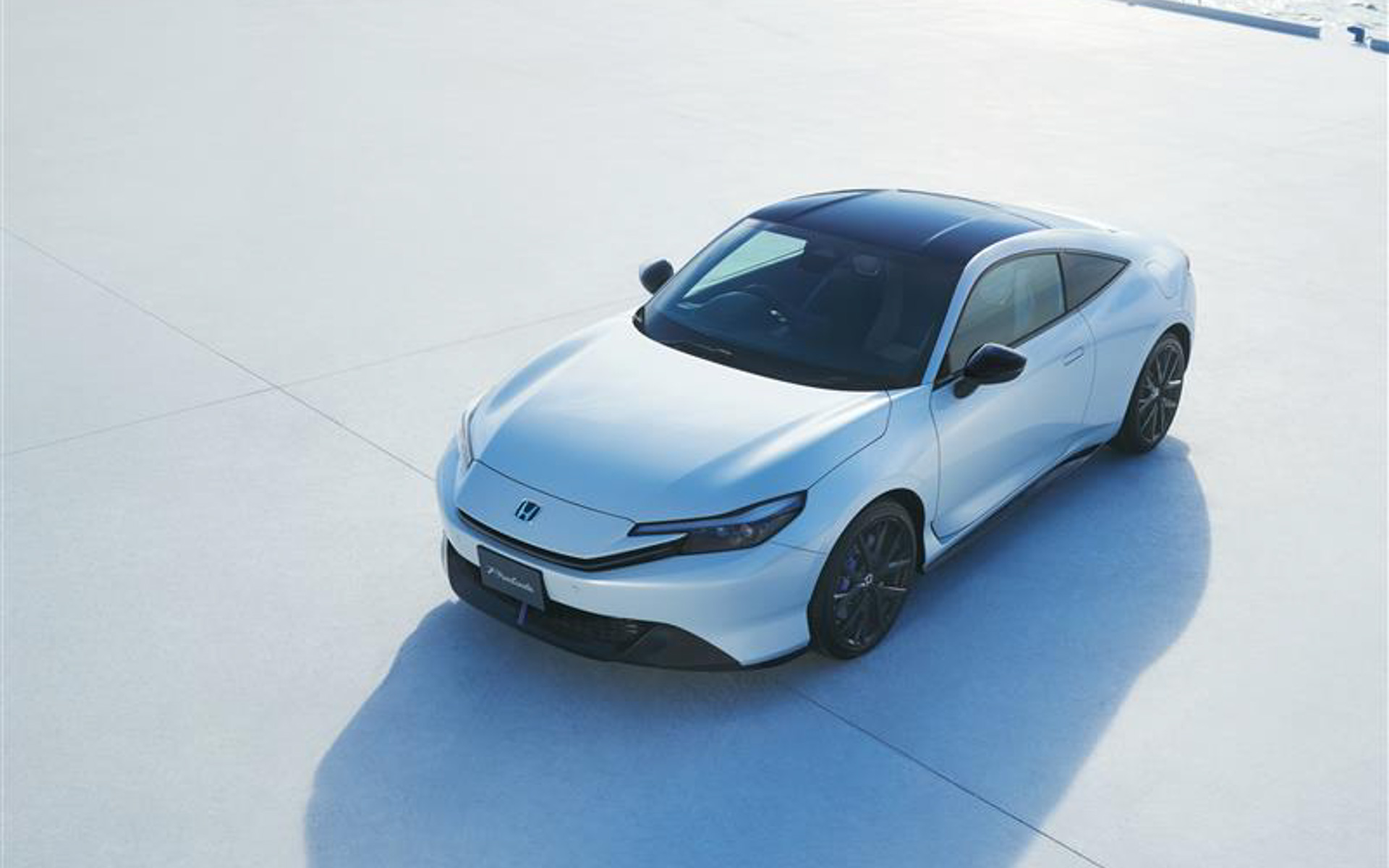 スパイス料理研究家・一条もんこ氏が「プレリュード」を試乗体験し、それぞれの“走りの違い”をスパイスの香りと味で表現した