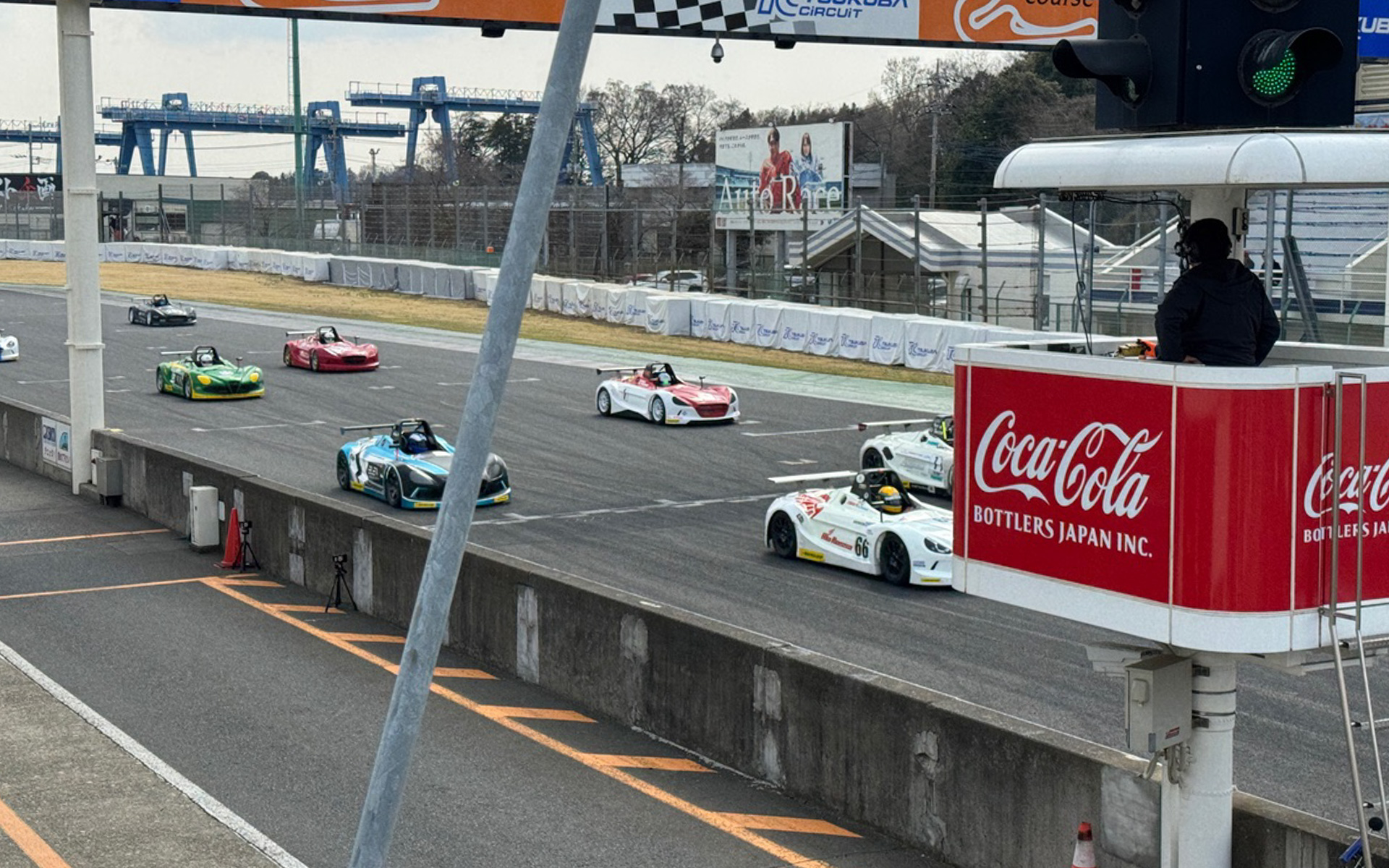 同じVITA01でも数種類のカウルが選べたり、全部が同じ外観ではないんですね。カラーリングもいろいろで華やかです