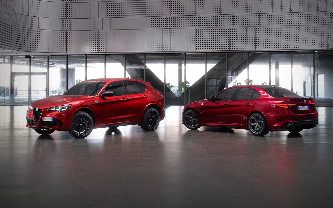 「ステルヴィオ クアドリフォリオ コレッツィオーネ」（左）と「ジュリア クアドリフォリオ コレッツィオーネ」（右）