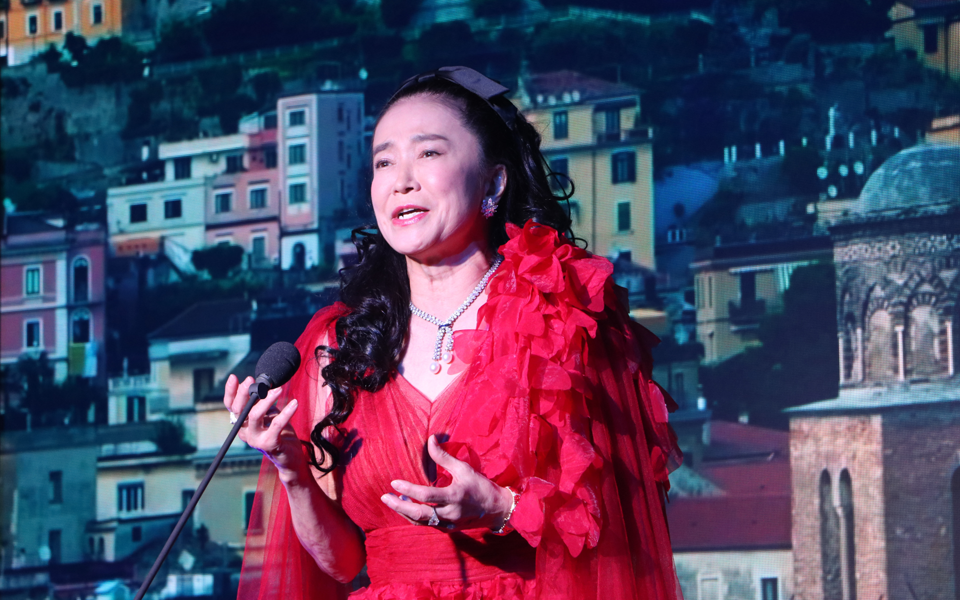 ソプラノ歌手の中丸三千繪氏