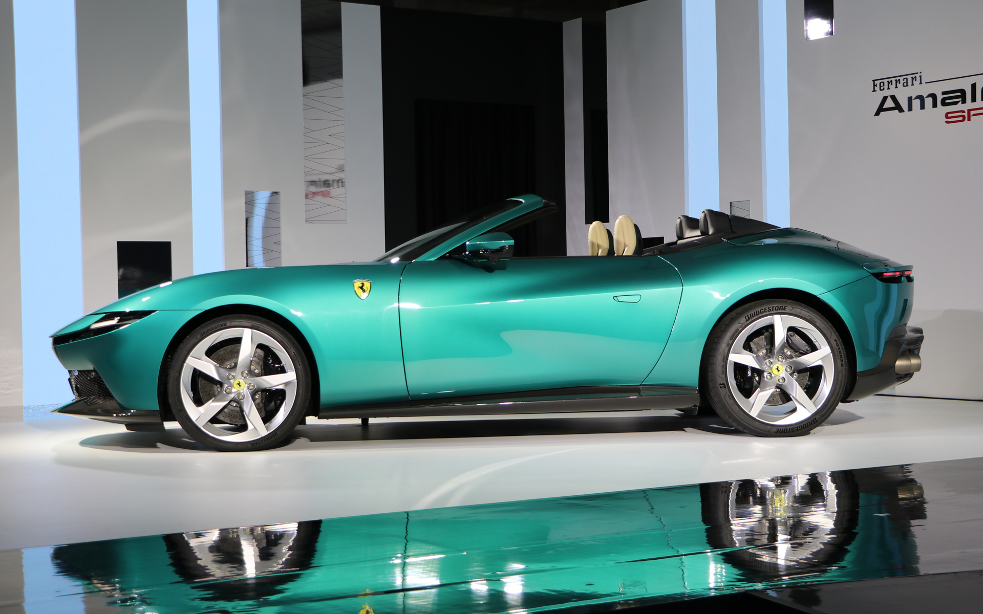 ホイールベースは2670mm。重量配分は前48：後52