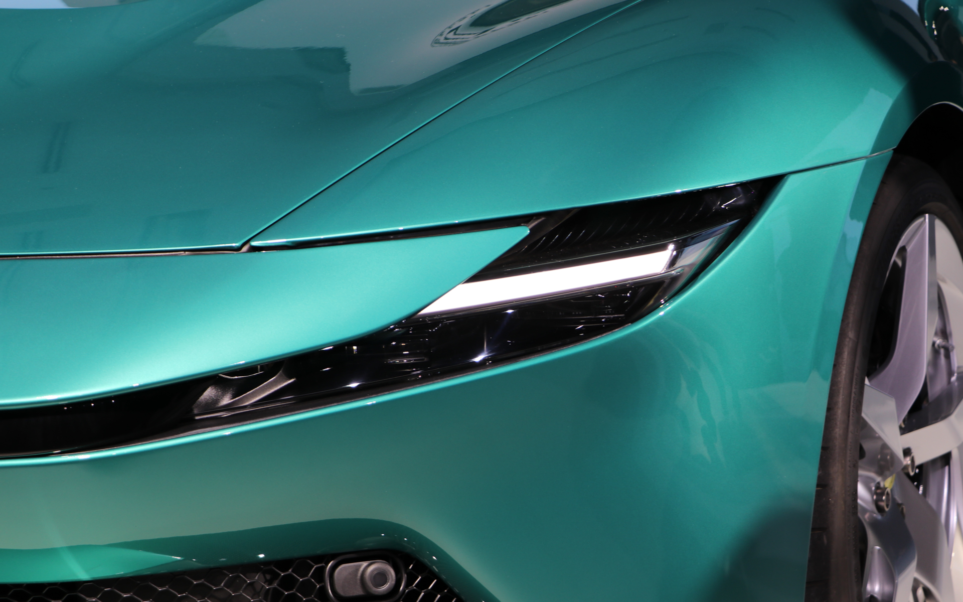 薄型のヘッドライト