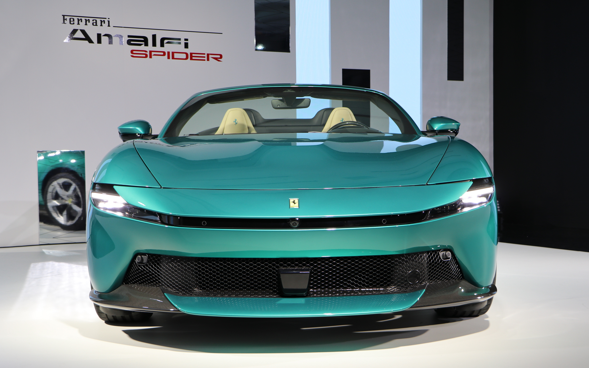 トレッド幅はフロント1652mm、リア1679mm