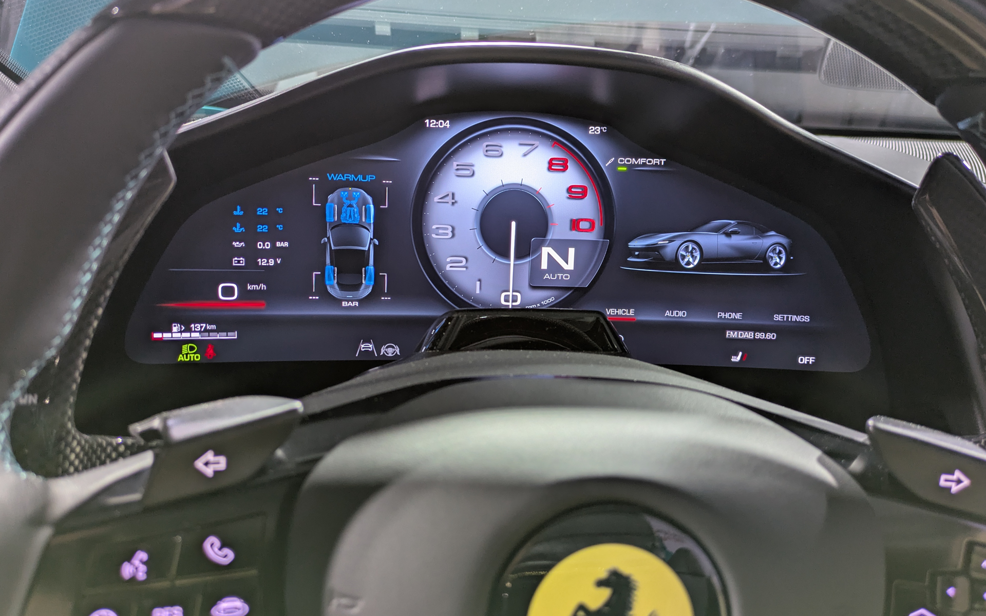 15.6インチのデジタル・インストルメント・クラスターを採用