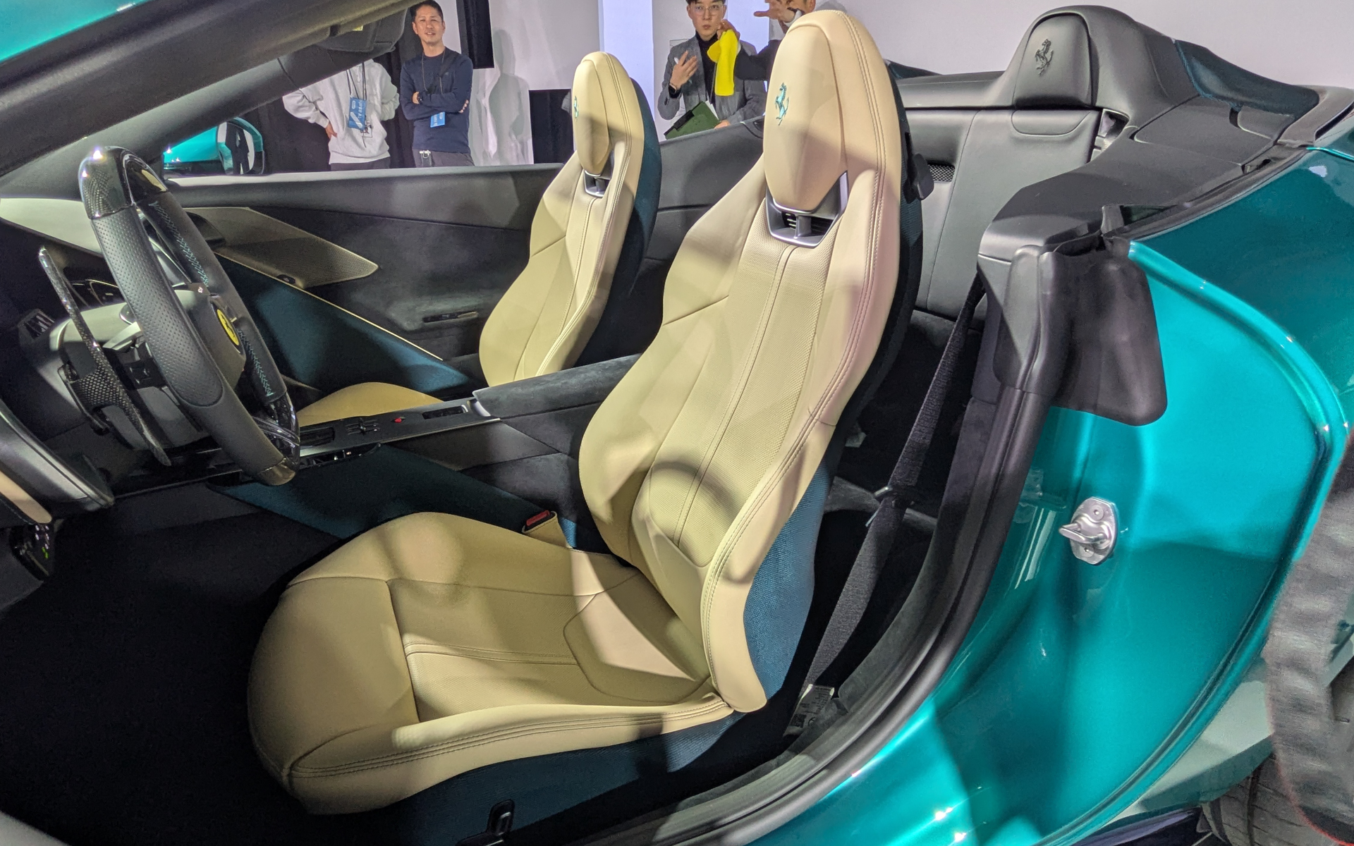 新型「アマルフィ スパイダー」の内装