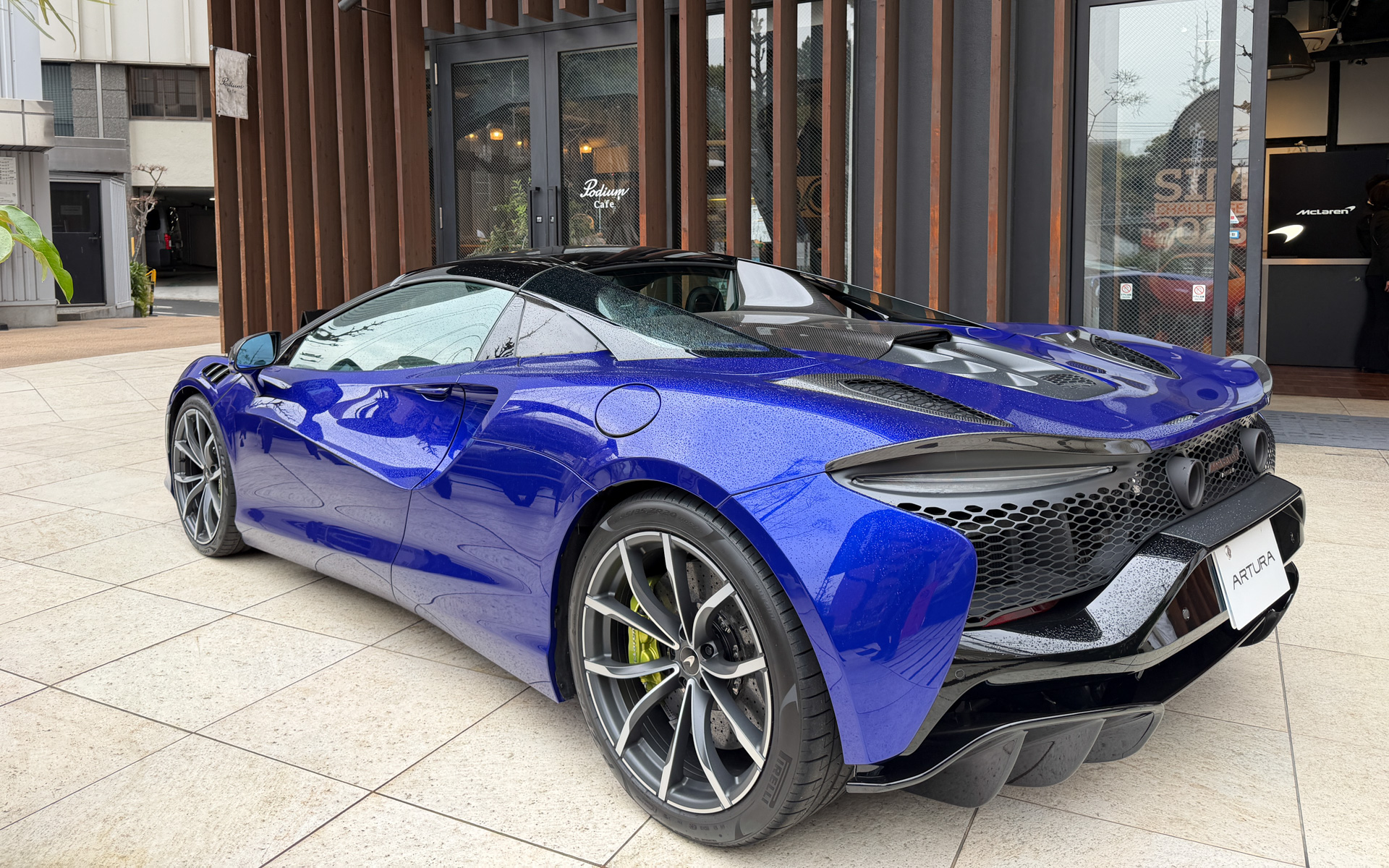 会場に展示されたマクラーレン「アルトゥーラ」