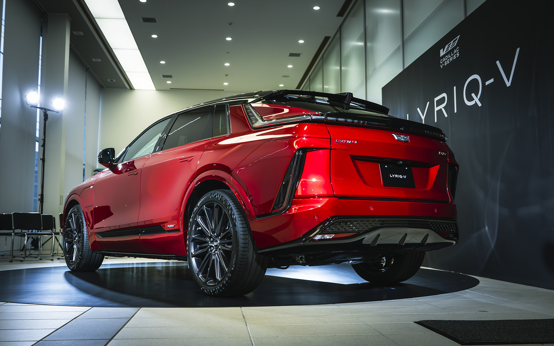 リリック Vのボディサイズは5005×1985×1640mm（全長×全幅×全高）、ホイールベースは3085mm。車両重量は2680kg