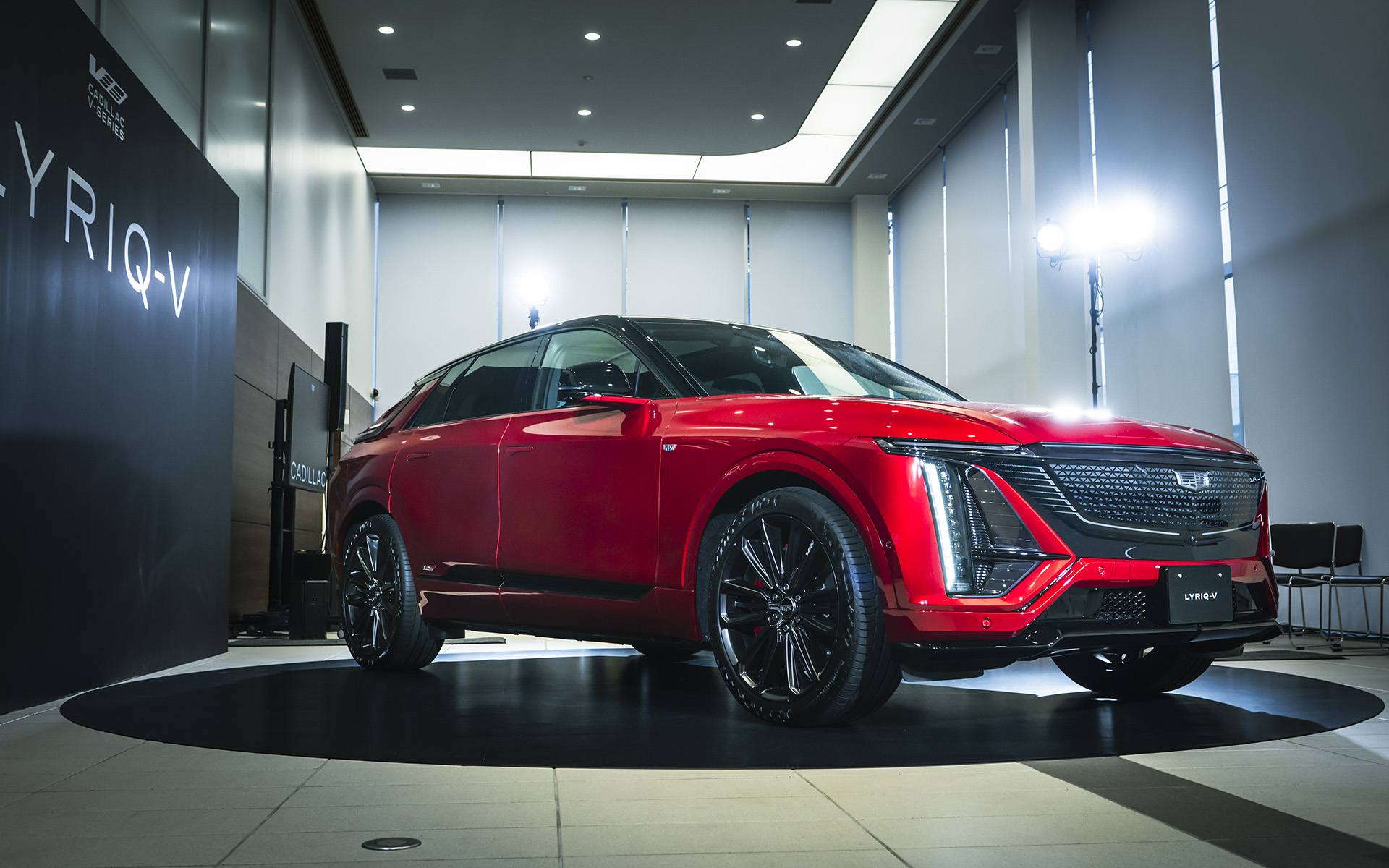 リリック Vのボディサイズは5005×1985×1640mm（全長×全幅×全高）、ホイールベースは3085mm。車両重量は2680kg