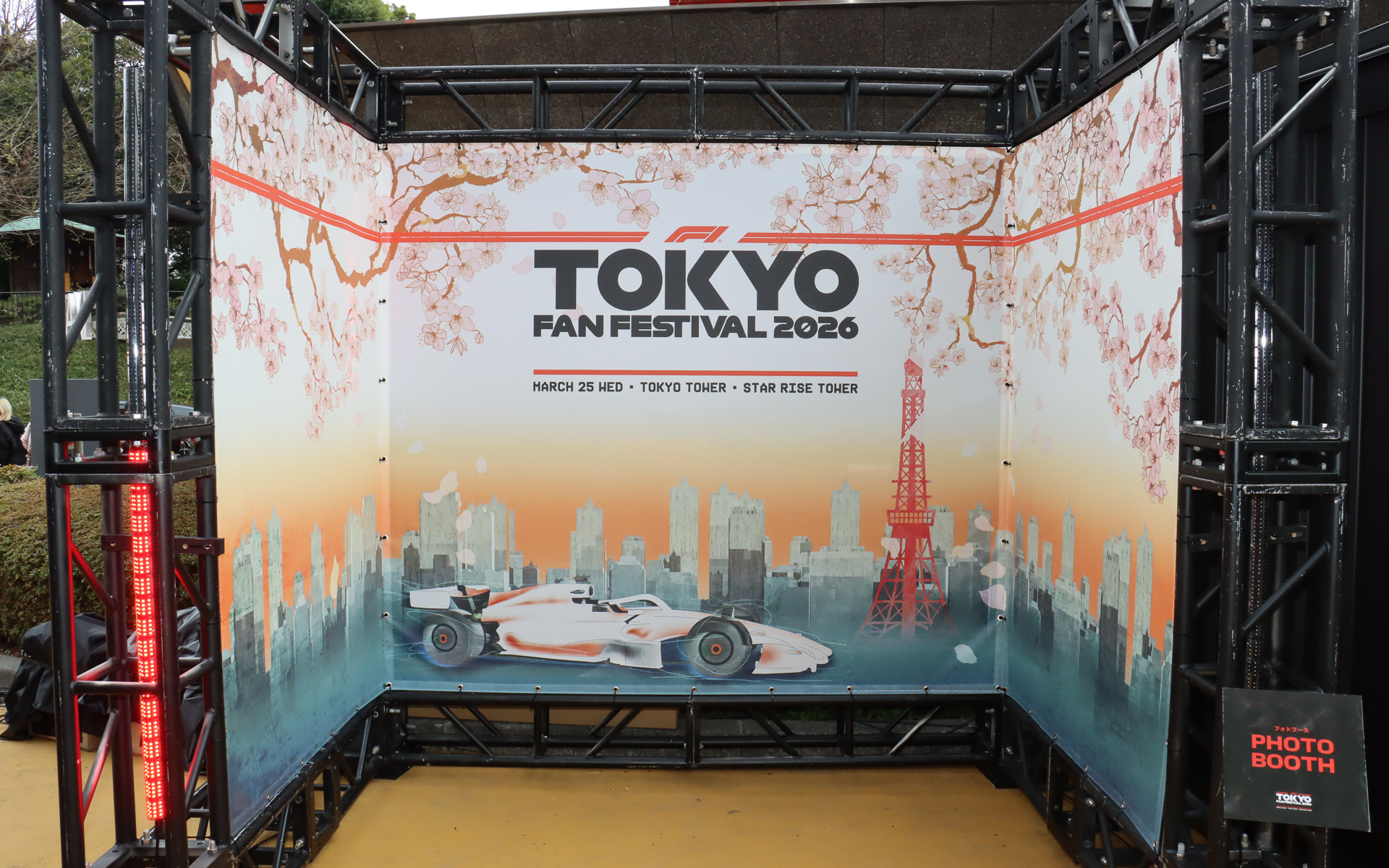 記念写真の撮影を盛り上げてくれる「オリジナルフォトブース」