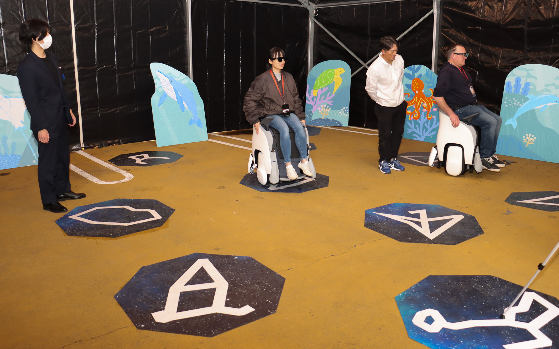 本田技研工業のハンズフリーパーソナルモビリティ「UNI-ONE（ユニワン）」の試乗エリアも展開。ARグラス装着して「海中探査」をバーチャル体験できる