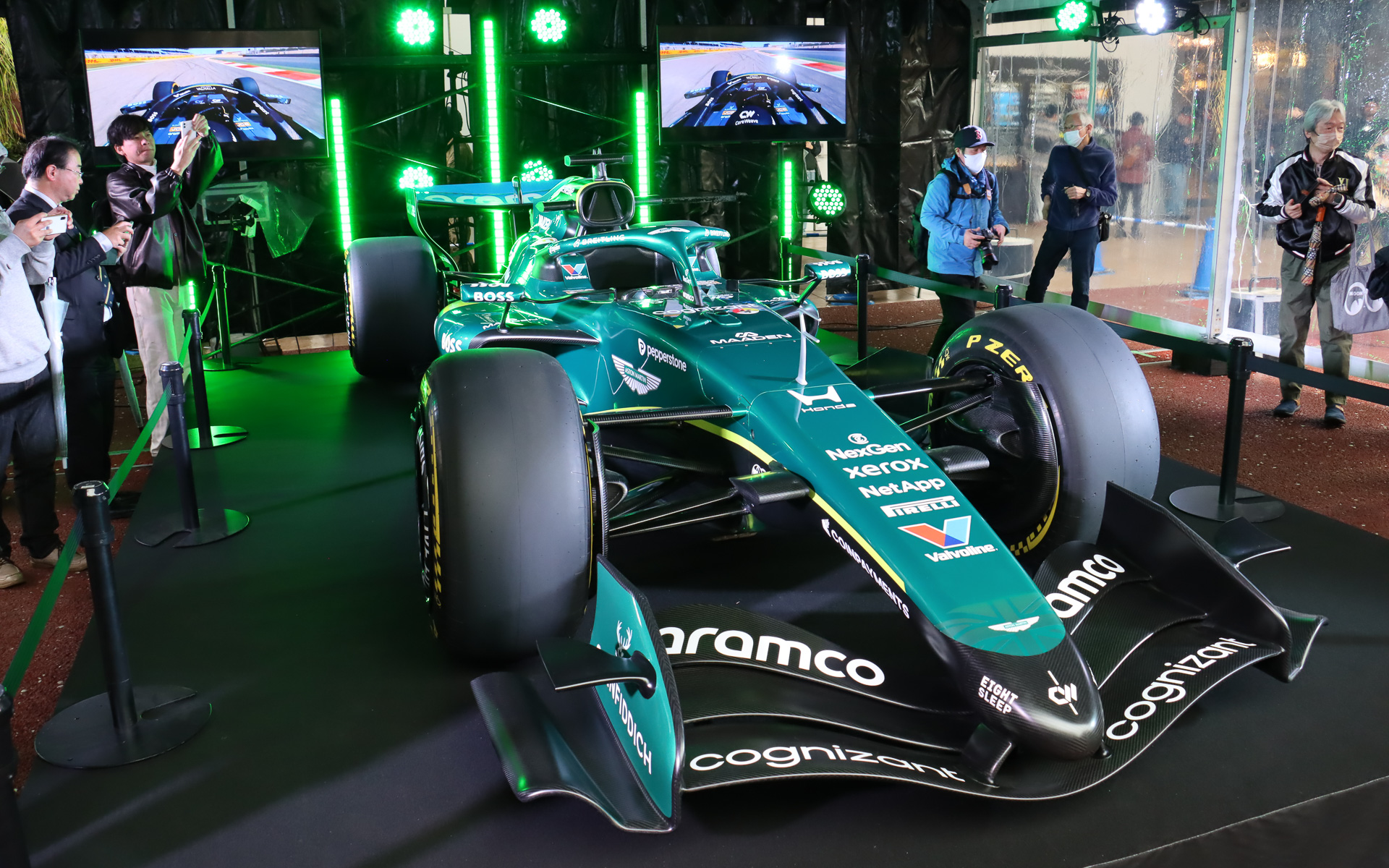 「FRONT ZONE」で展示されたアストンマーティン・アラムコ・F1チームの「AMR26」