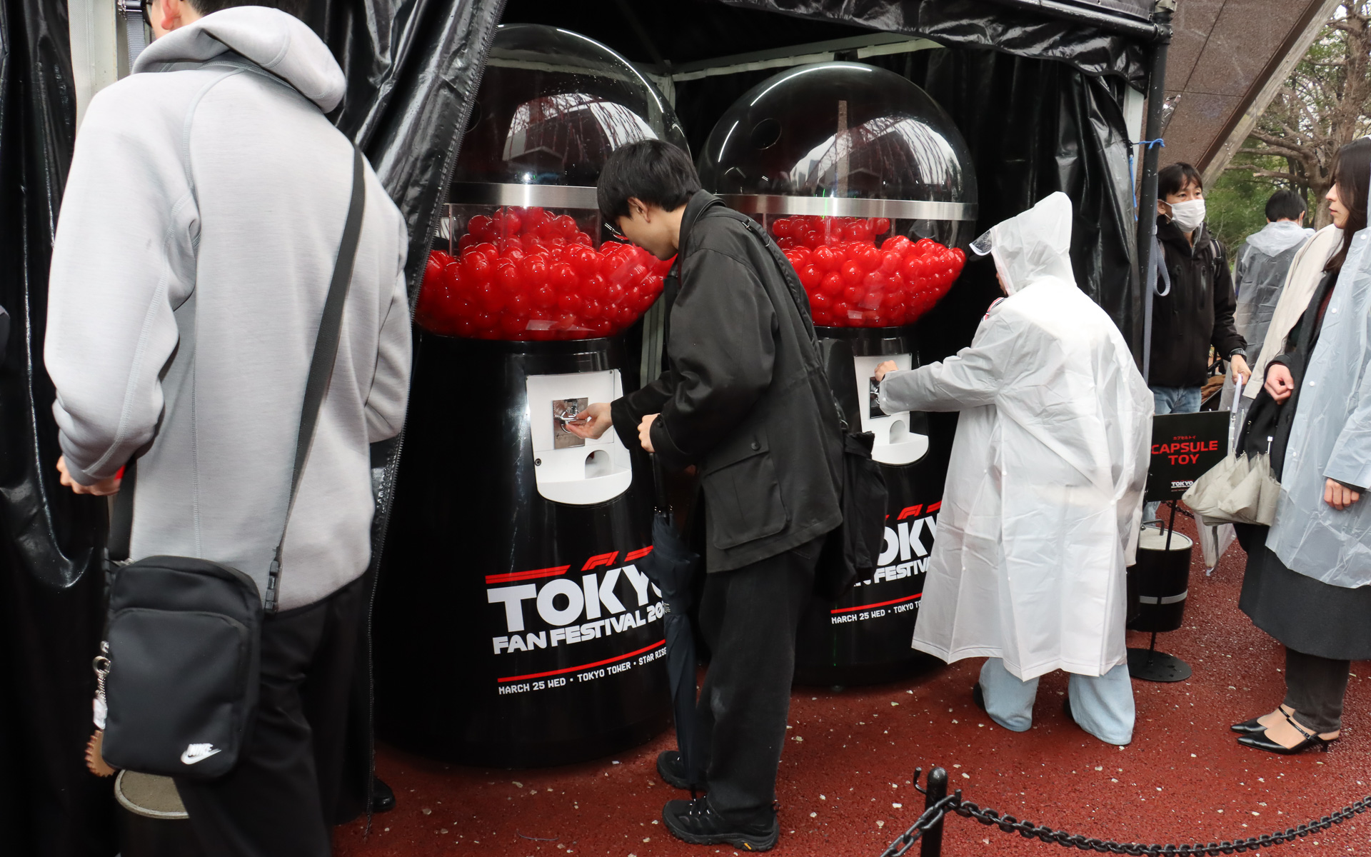 イベントの様子などをInstagramなどのSNSに投稿すると、1投稿で1回分利用できる「カプセルトイ」