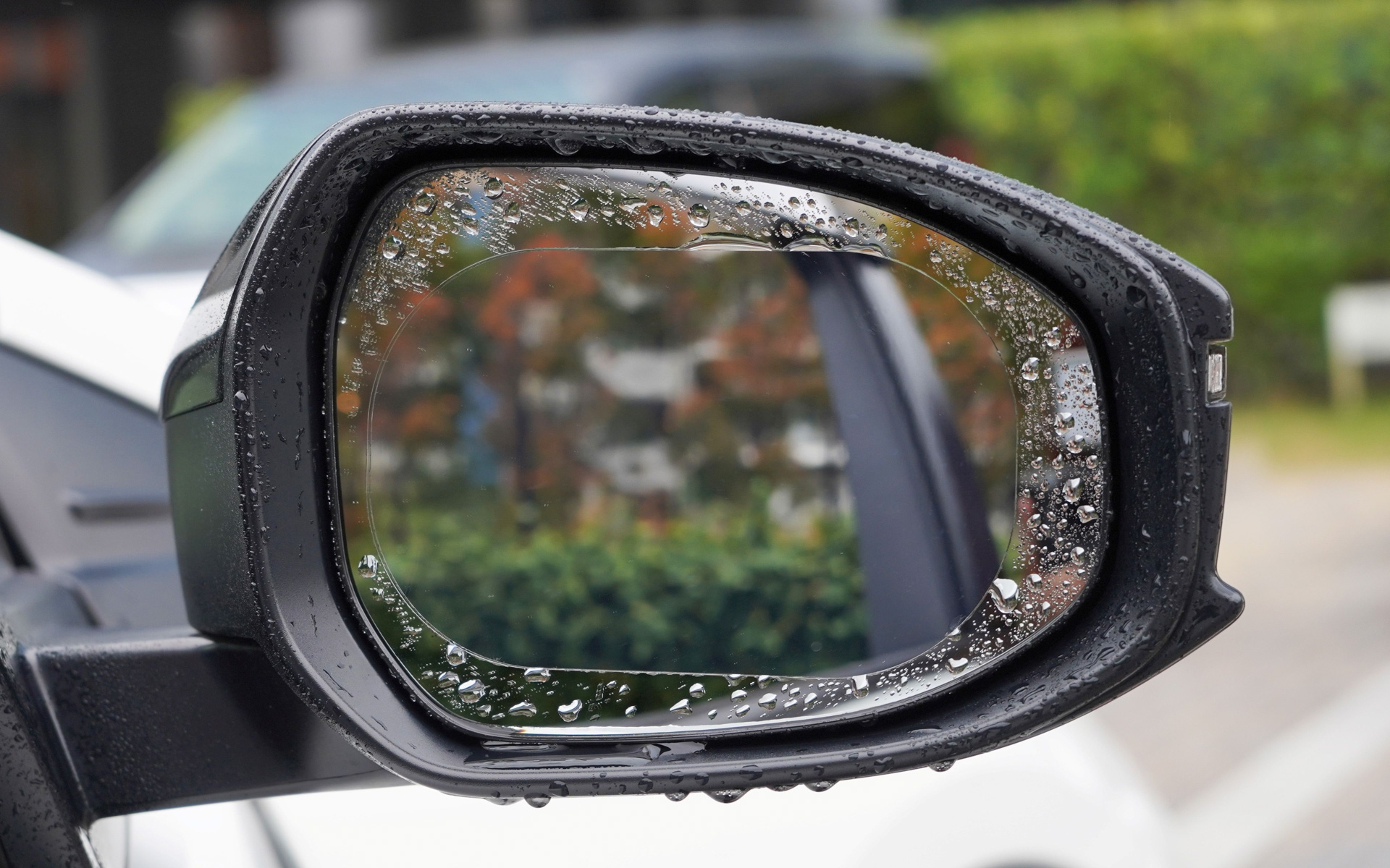 超撥水サイドミラー用フィルムの装着例