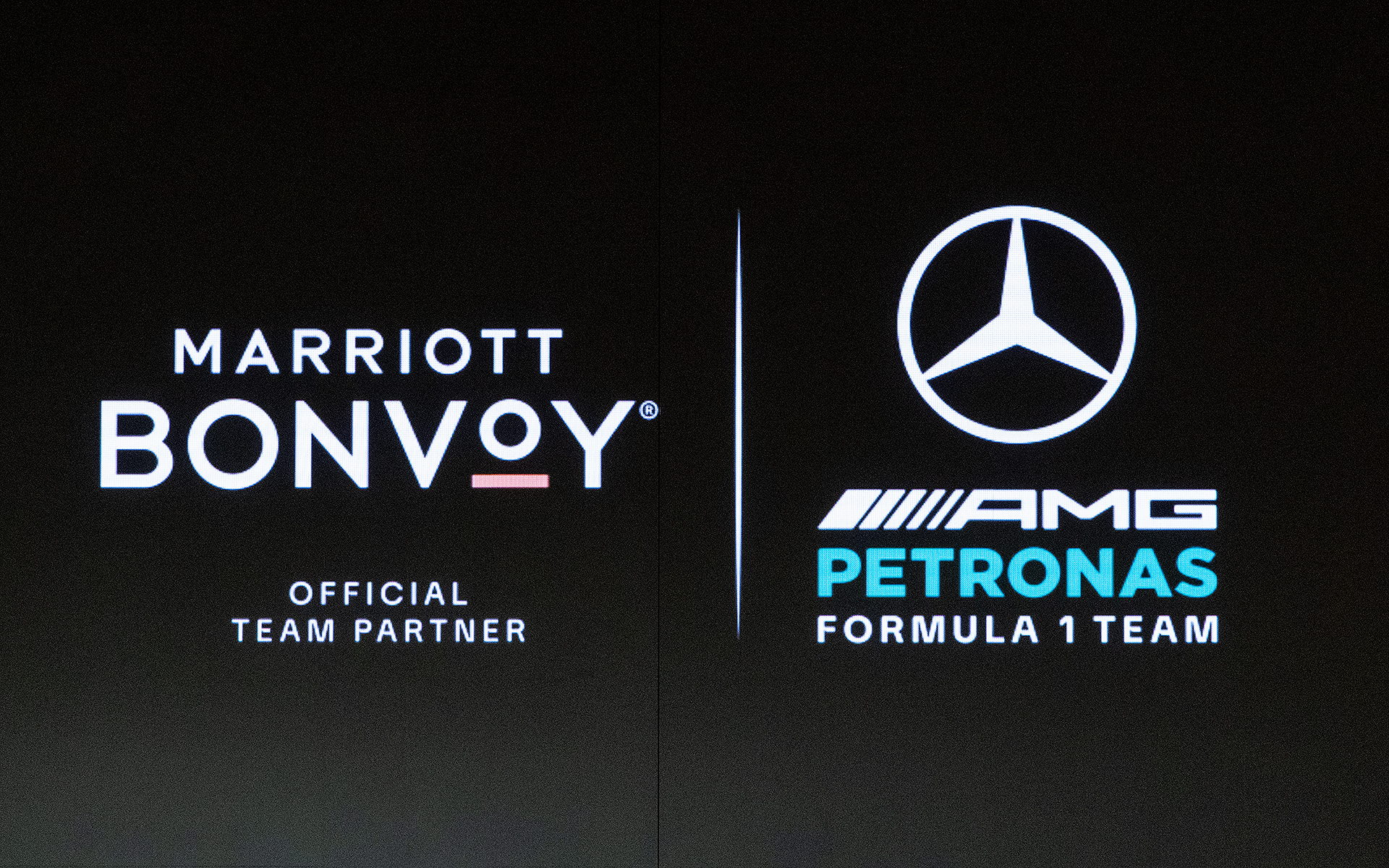 Marriott Bonvoy（マリオット ボンヴォイ）とは、マリオット・インターナショナルの受賞歴を誇る旅行プログラム兼マーケットプレイス、つまり、ホテルの会員プログラムのことである。旅行が好きな方であれば、会員登録をしておくとホテル利用時などでさまざまなメリットを得ることができる。詳細は<a href="https://www.marriott.com/ja/help/marriott-bonvoy-moments-faq.mi" class="n" target="_blank">マリオット・インターナショナルの公式サイト</a>を確認いただきたい