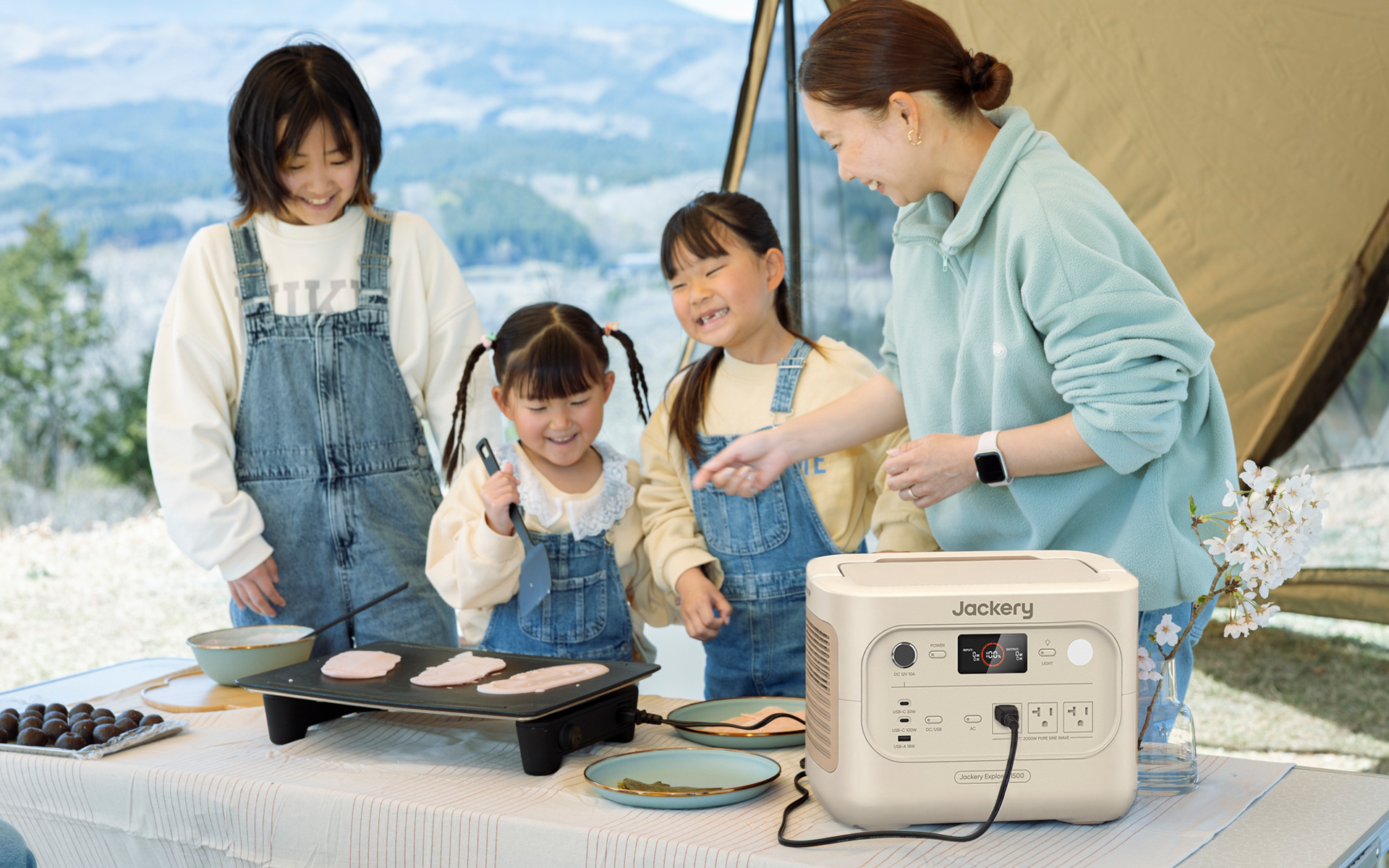 アウトドアでも大容量の電源を活用して家電などを利用できる