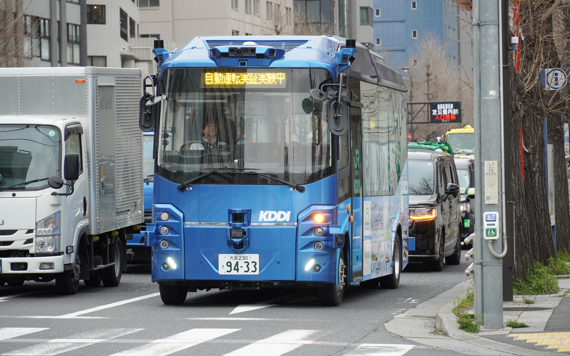 実証走行するティアフォー製の自動運転小型EVバス「Minibus 2.0」