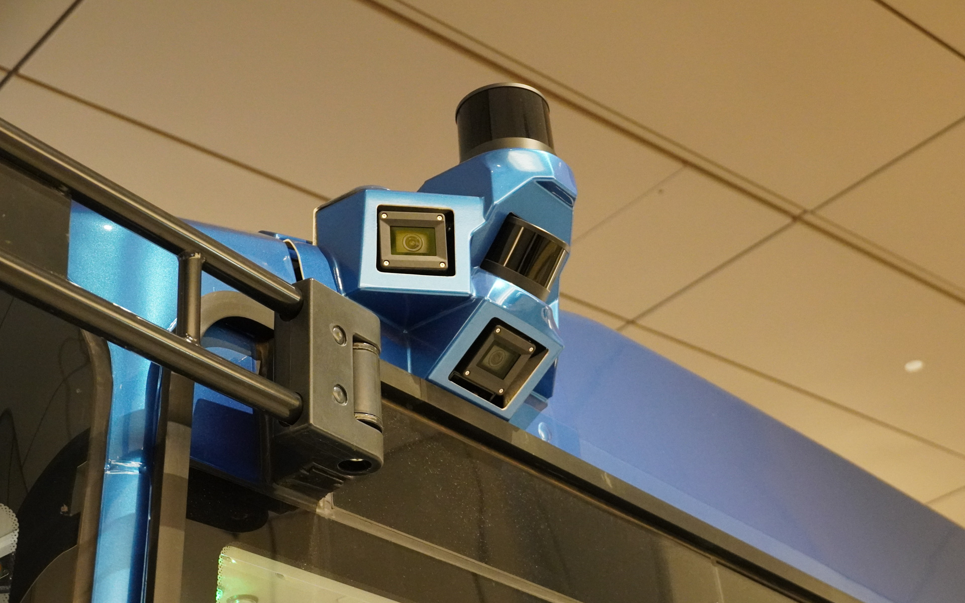 センサー類は車両の外部に多数付く