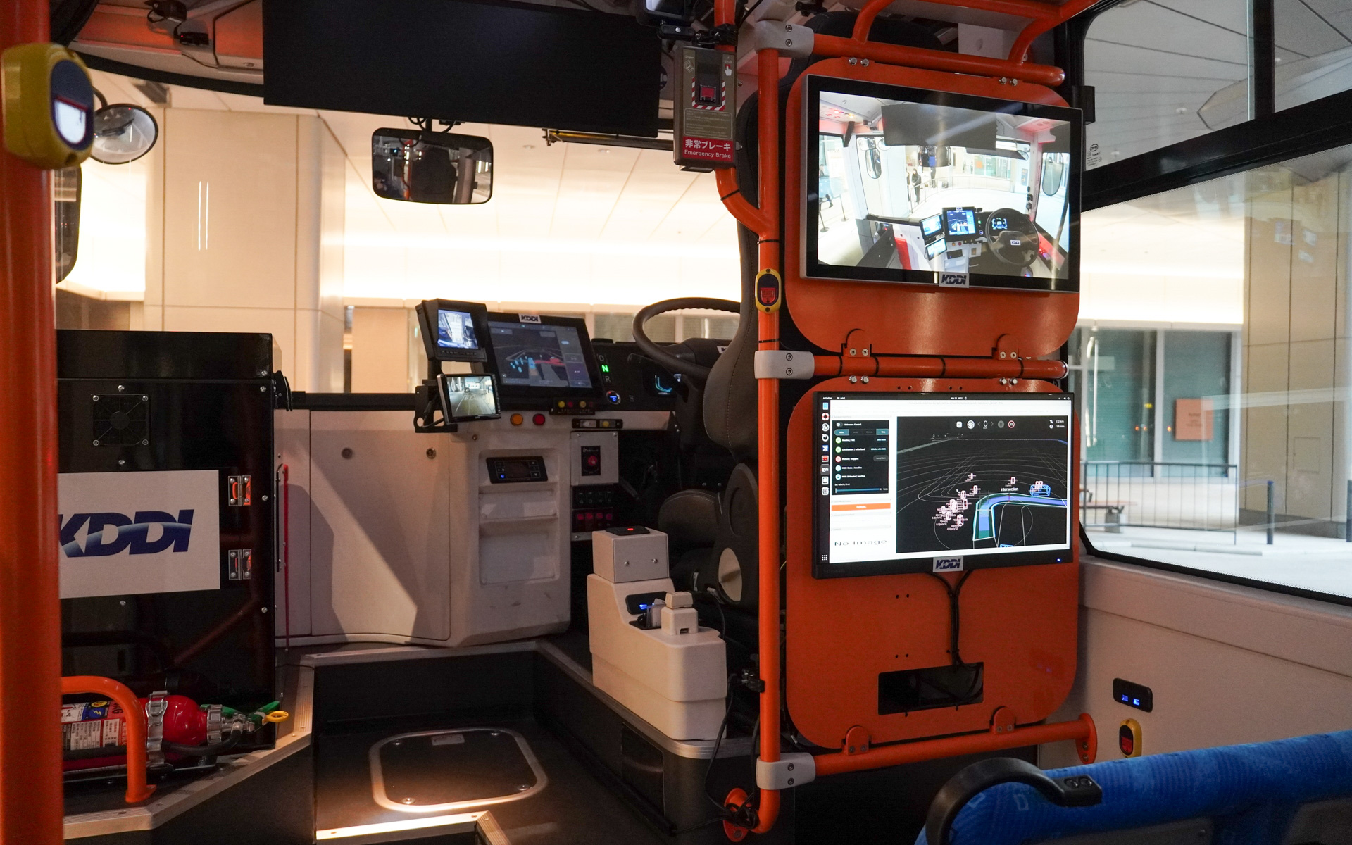 車内にはモニターがある