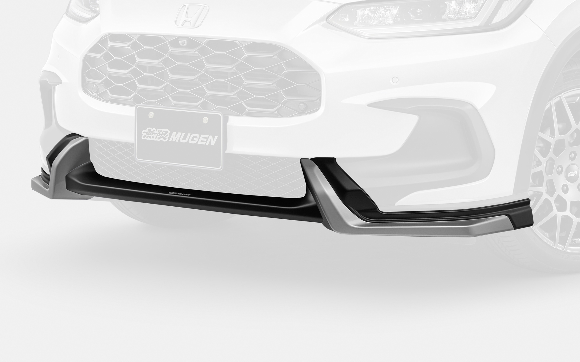 SUVらしいタフさを強調しつつも標準装備フロントバンパーより約32mmダウンを実現する「クロスツーリング向けフロントアンダースポイラー」の価格はつや消し黒塗装が11万円。未塗装が9万9000円