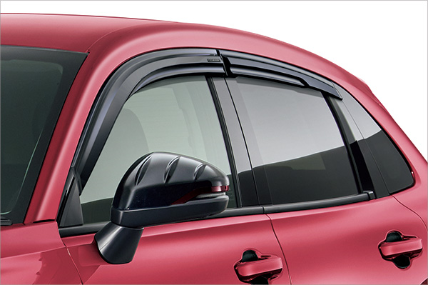 換気効果を高める「ベンチレーテッドバイザー」は3万6300円