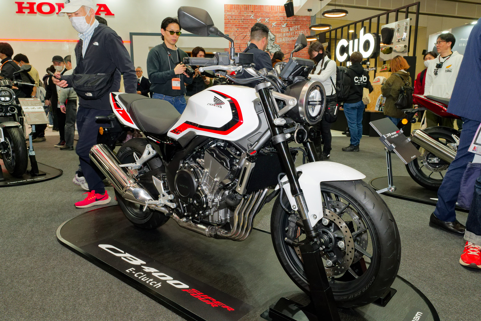 カラーリング違いのモデルも展示