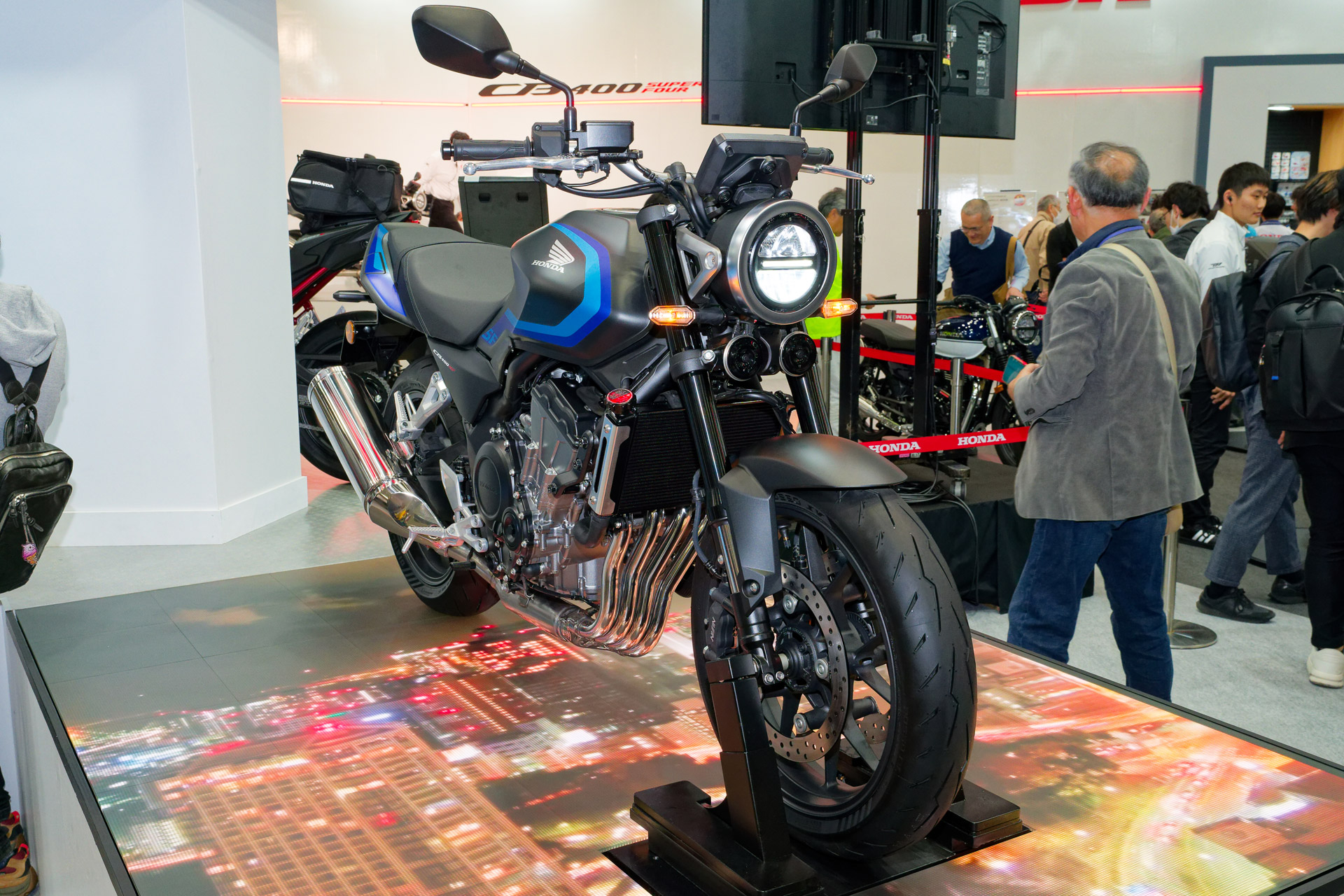 カラーリング違いのモデルも展示