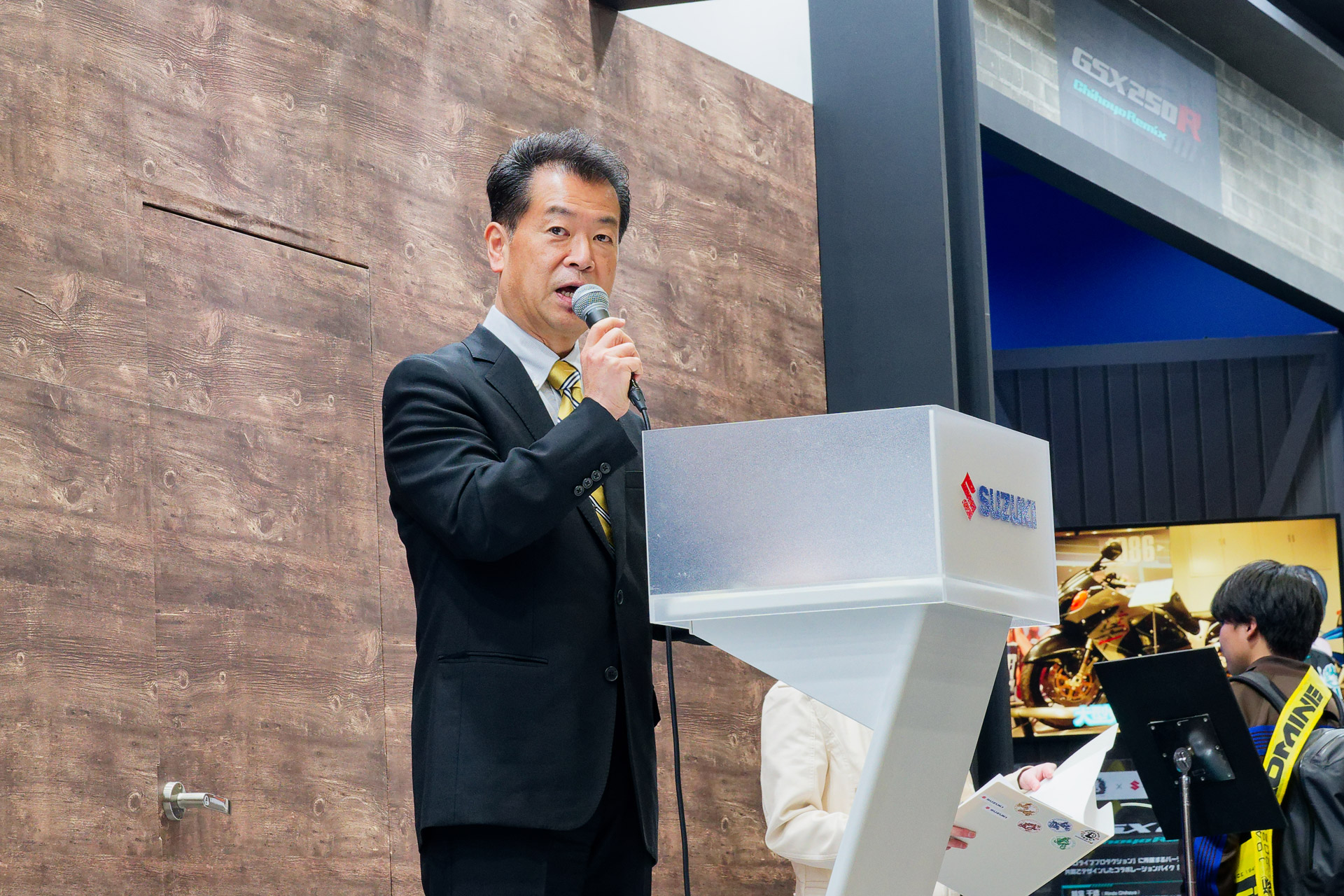 発表会、冒頭のあいさつに立ったスズキ株式会社 二輪事業本部 二輪事業本部長 伊勢敬氏