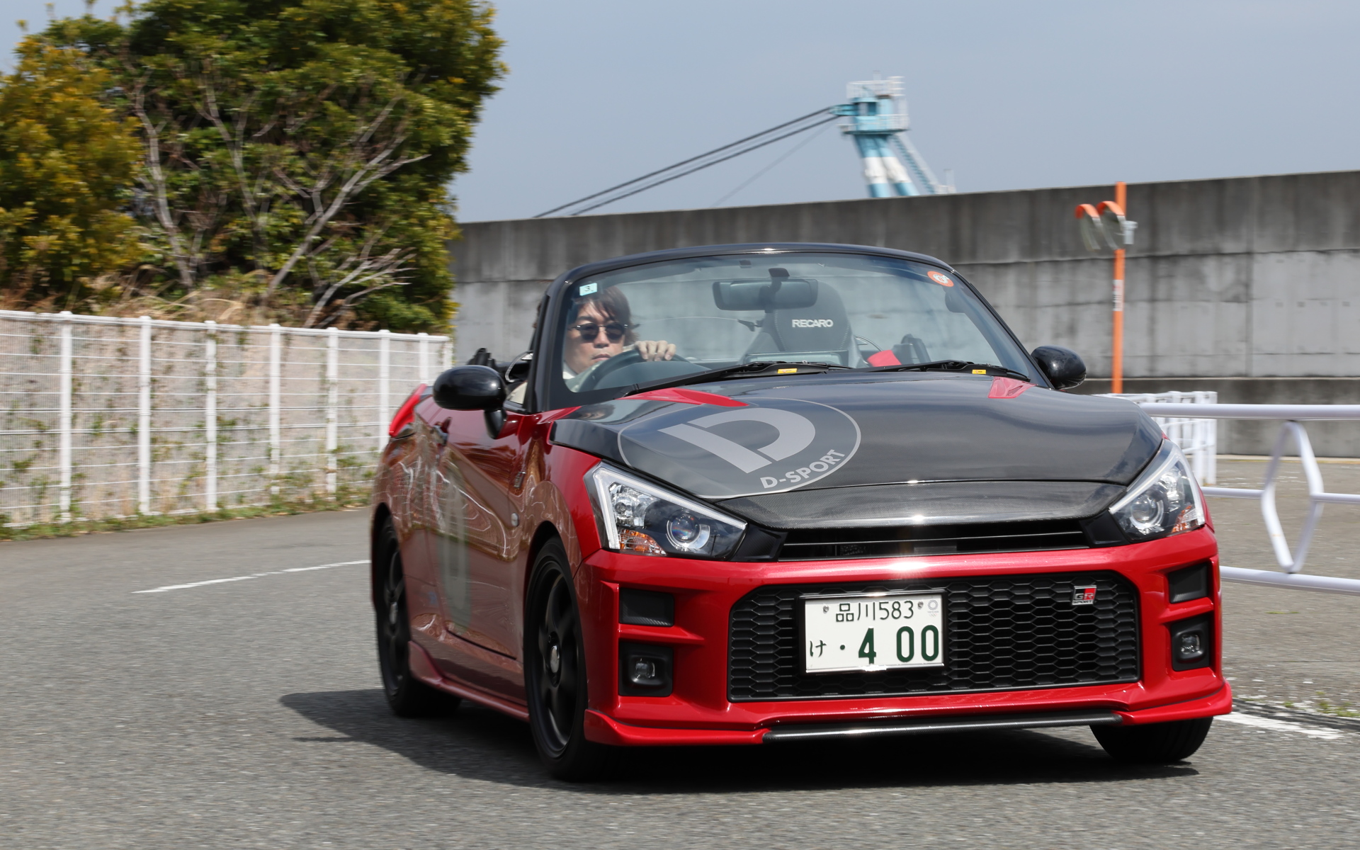 減衰力と車高を調整できるから、自分好みの乗り味をトコトン追求するのもオモシロイだろう