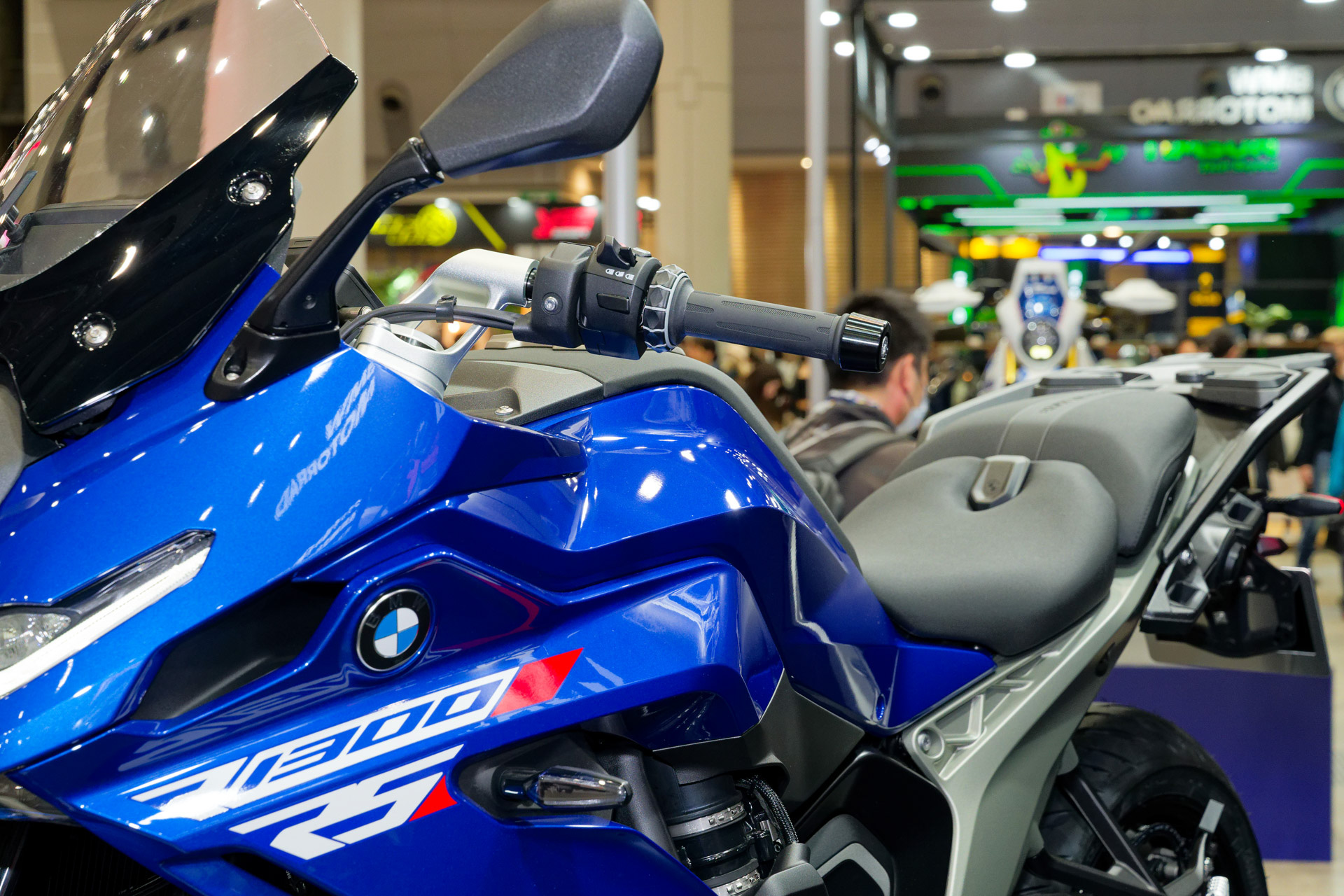 クラッチレバーは省略されている