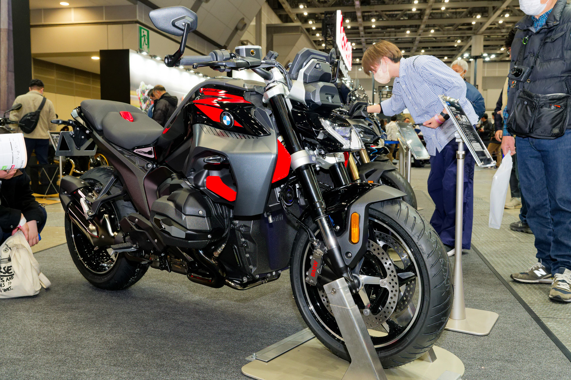 ネイキッドスタイルの「R 1300 R」