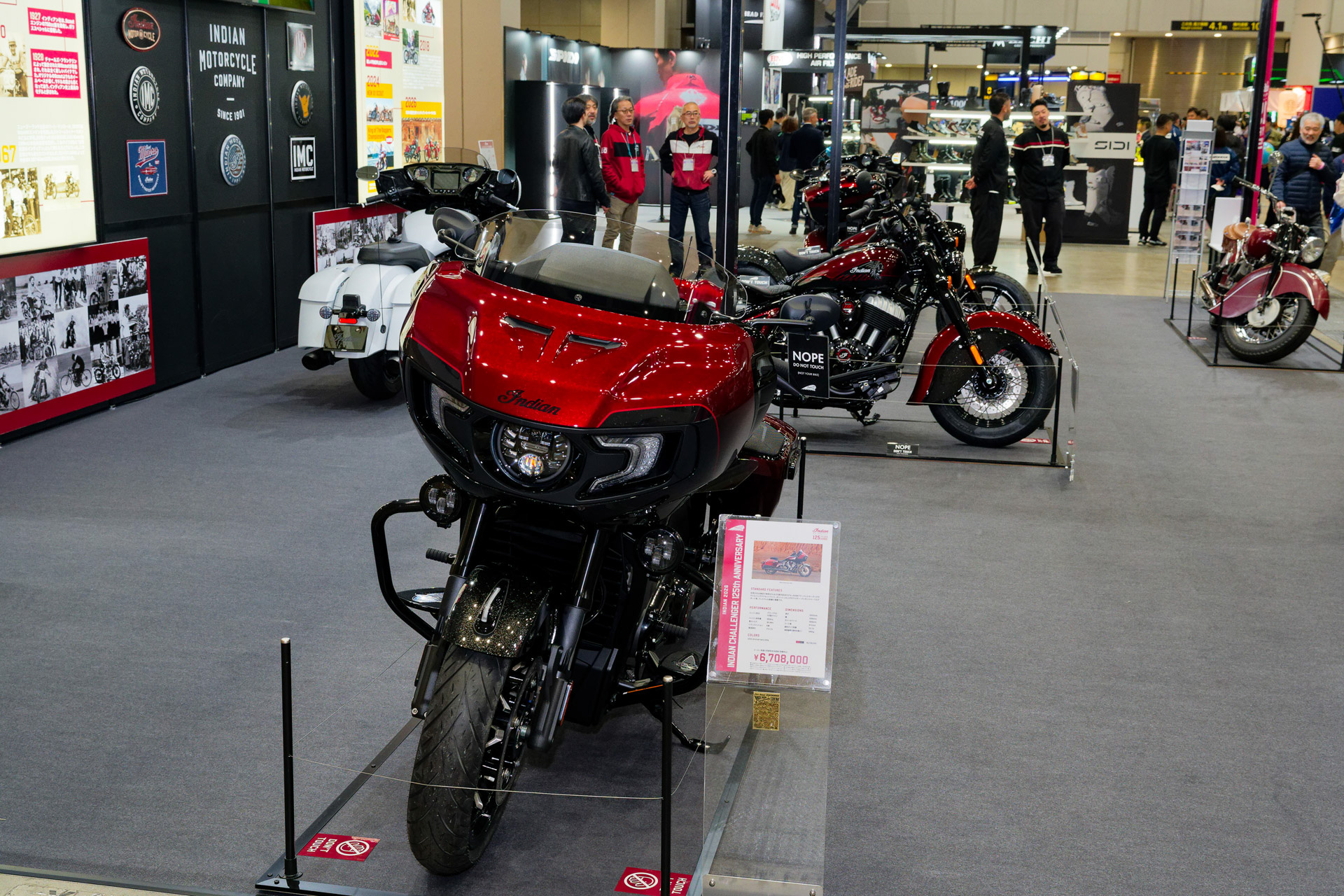 125周年記念モデルが4台並ぶ