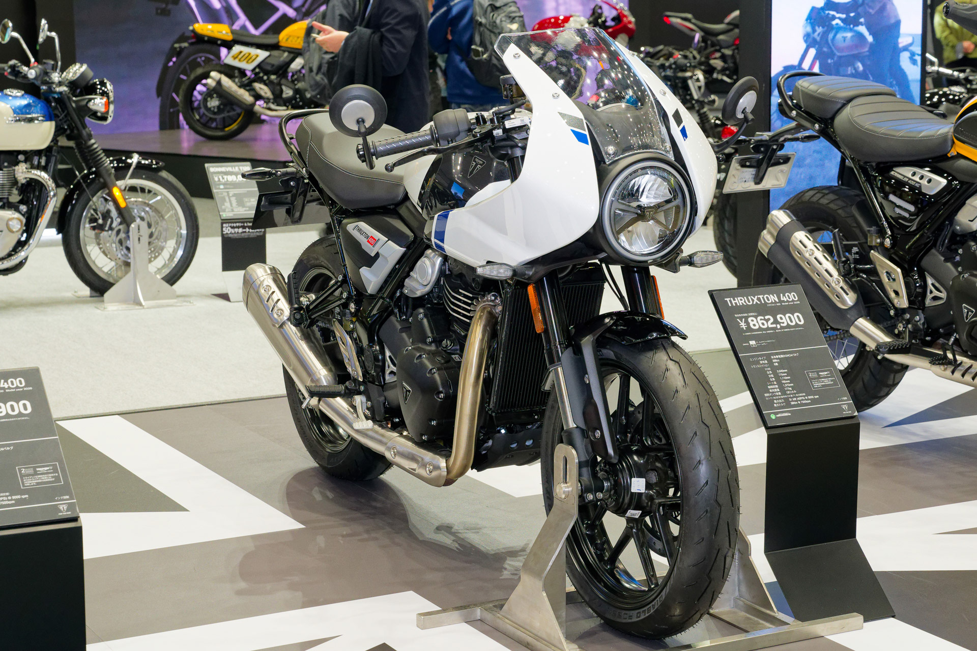 「Thruxton 400」。価格は84万9900円