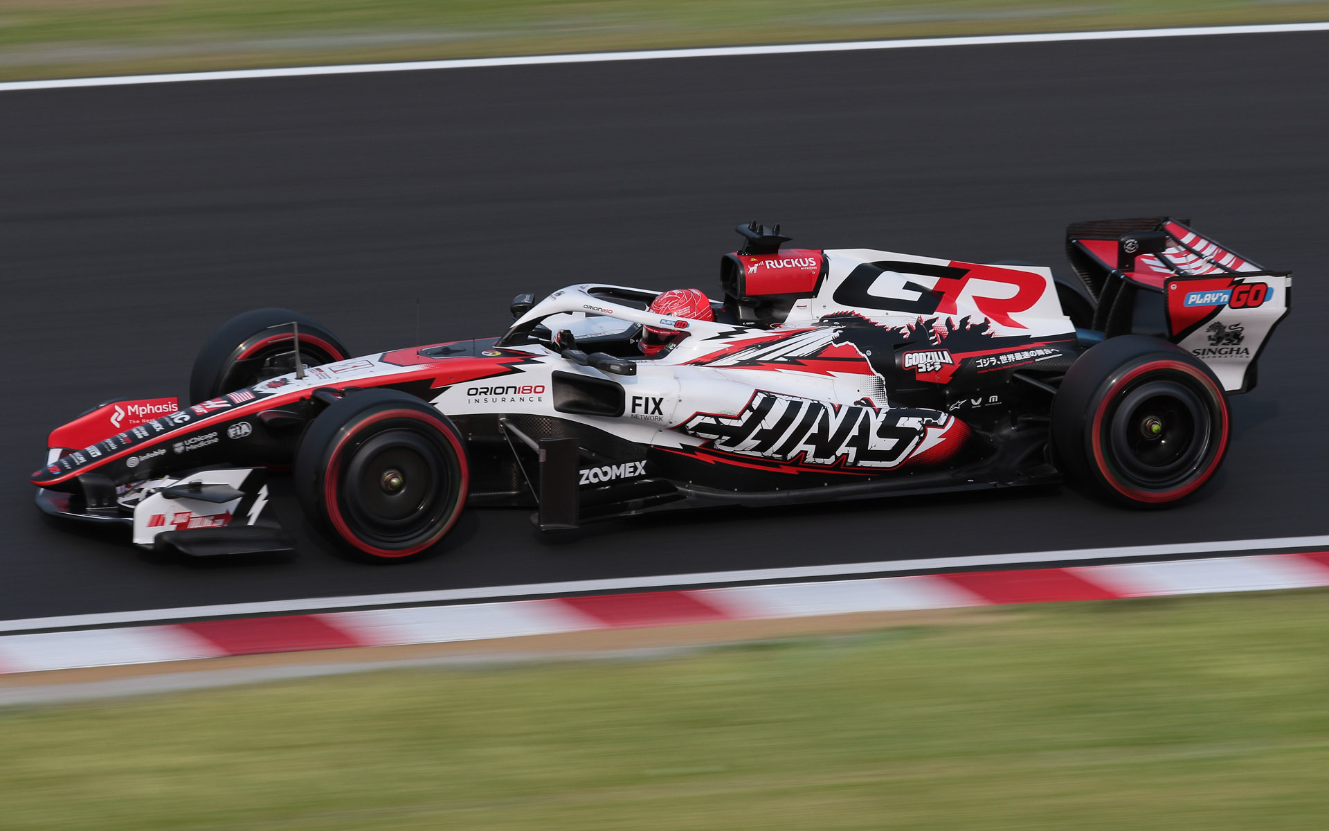 ゴジラがついている日本GPの特別塗装