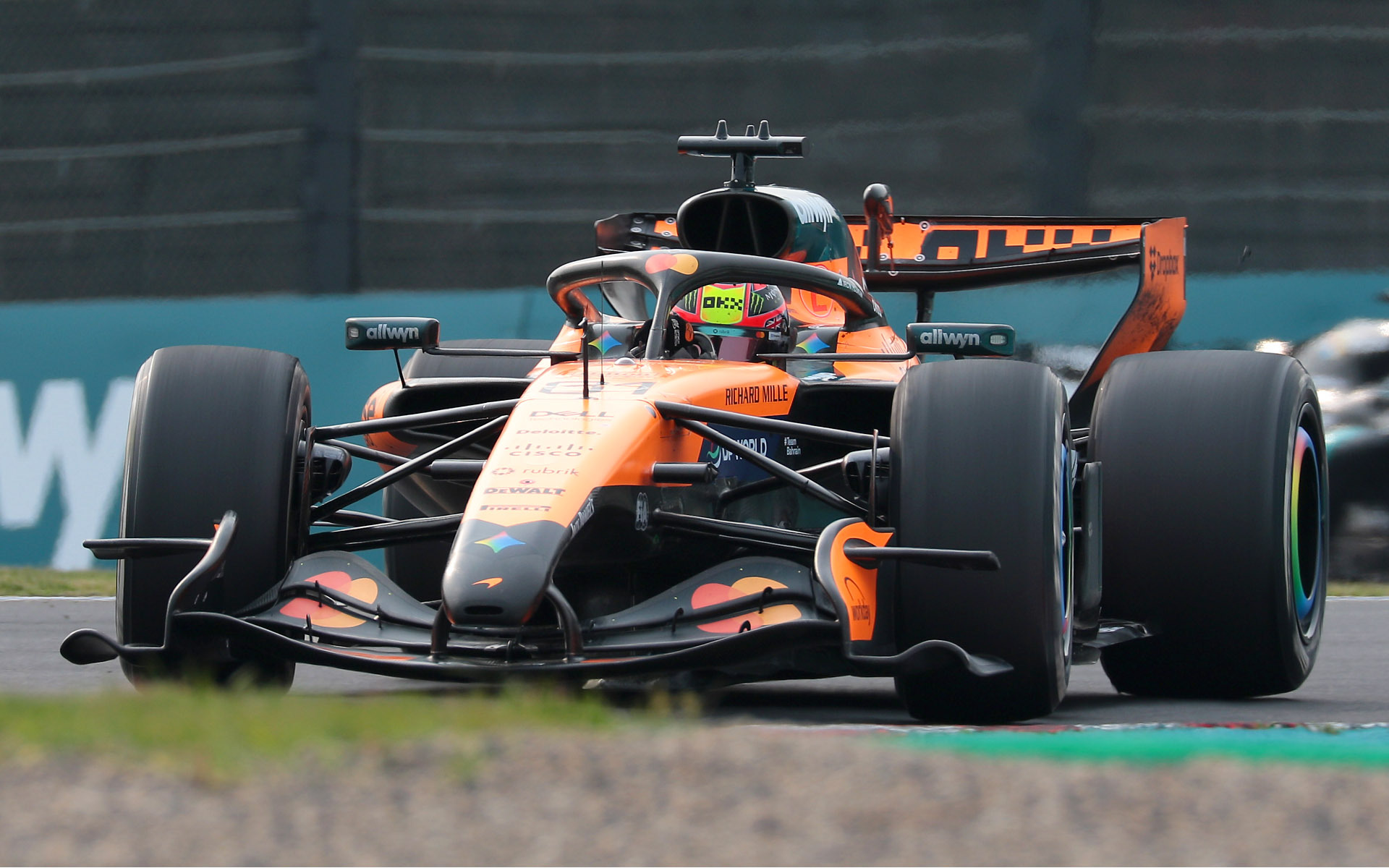 スタートでトップに立ったオスカー・ピアストリ選手（81号車 マクラーレン・メルセデス）