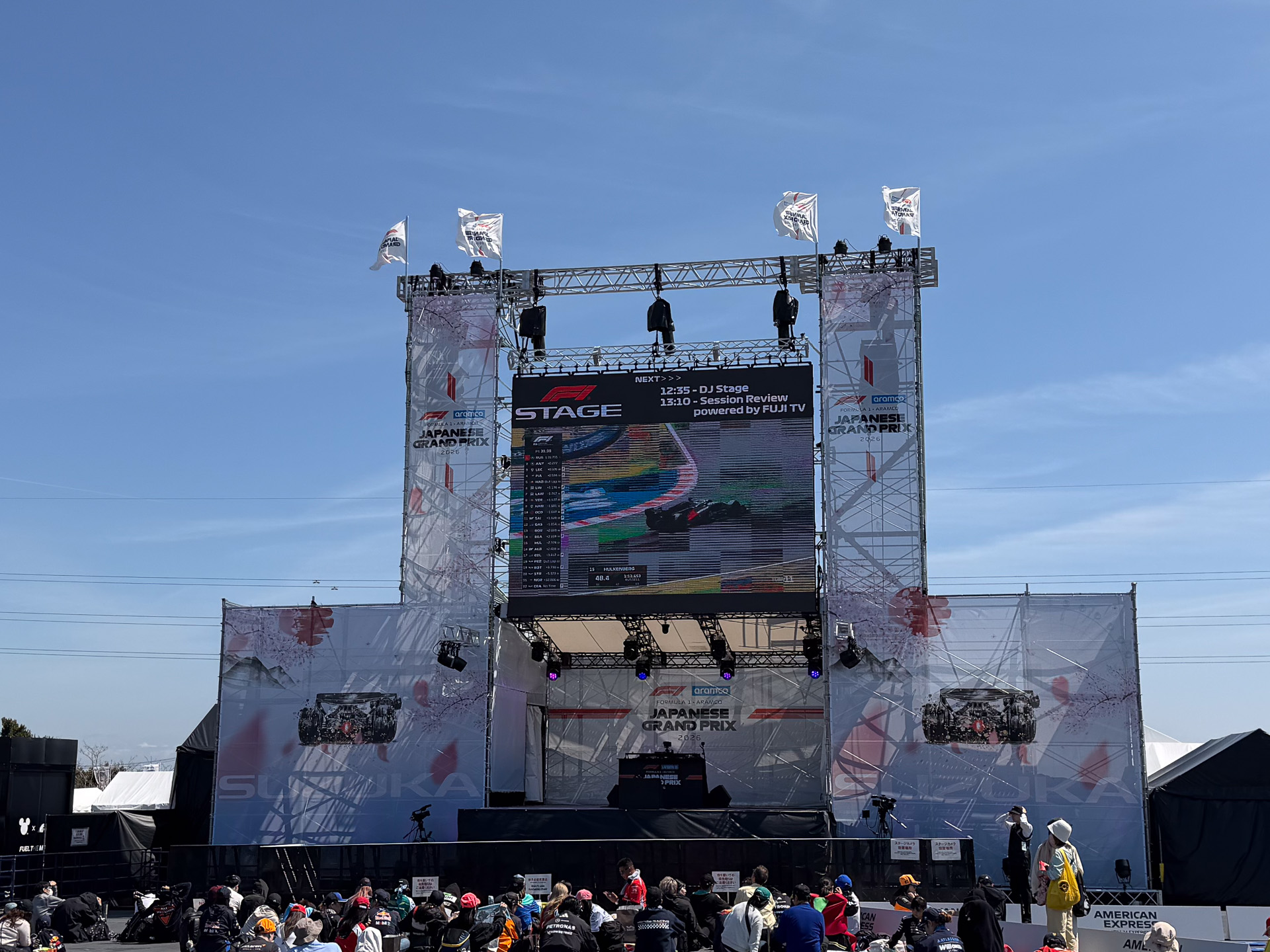 イベントスタンドの位置も変更され、観客の増加に対応するような配置となっていた。しかしながら、その想定を超える勢いで観客が増えているようだった