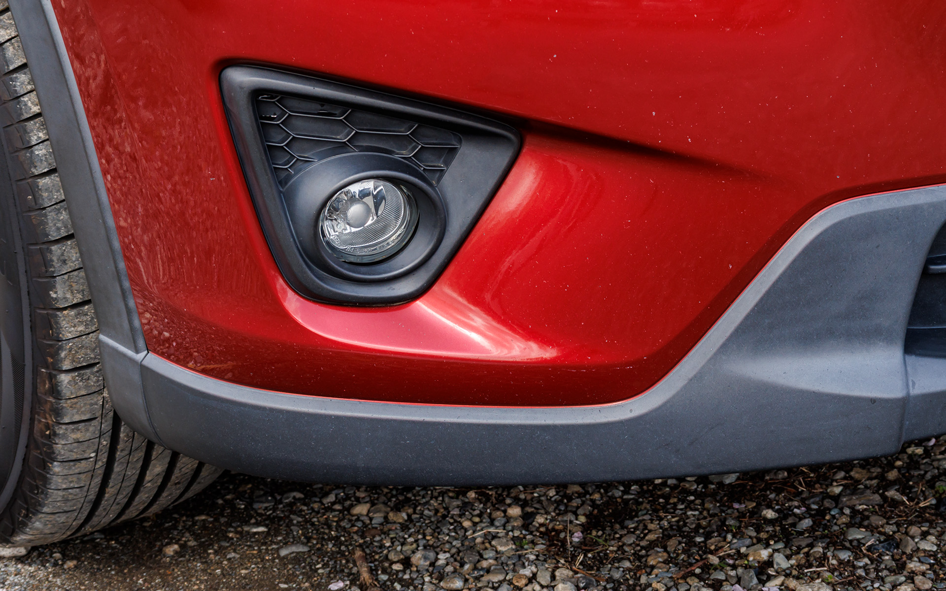 フォグランプベゼルも白ボケ気味