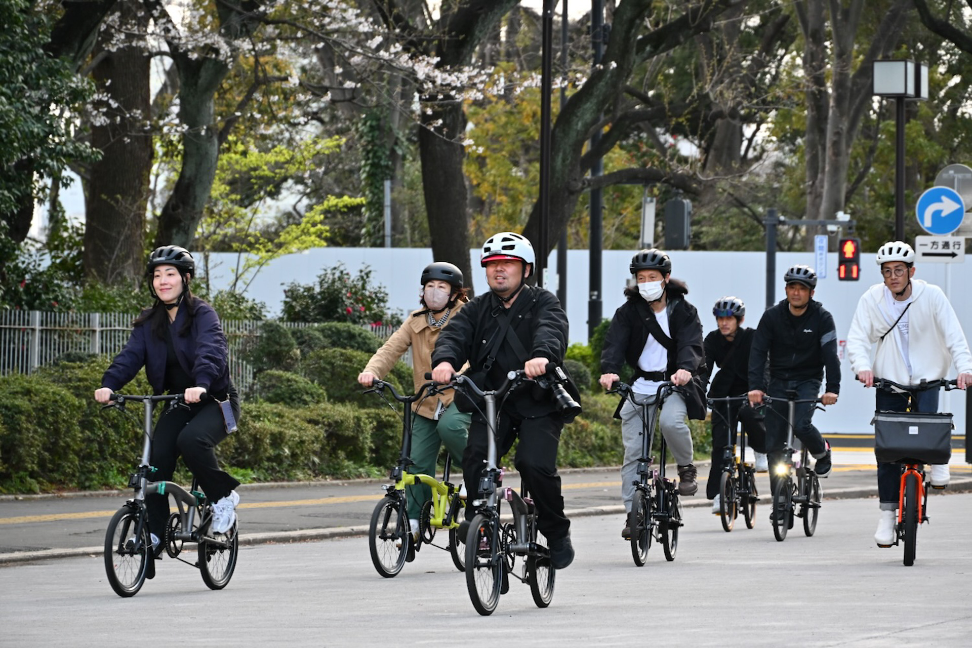 店舗周辺の国立競技場や青山周辺で、PラインやGラインなど最新モデルの試乗が行なわれた