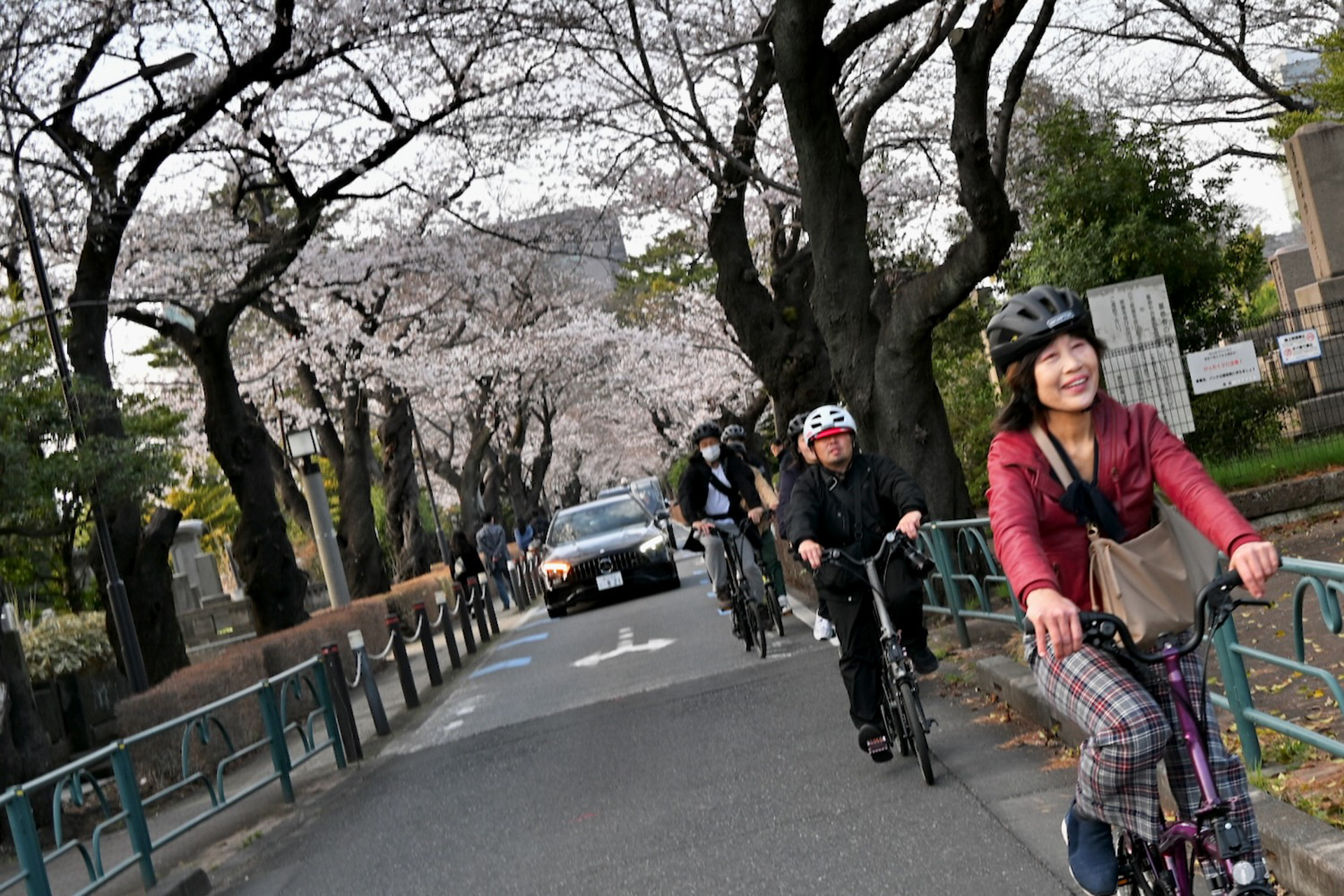 店舗周辺の国立競技場や青山周辺で、PラインやGラインなど最新モデルの試乗が行なわれた