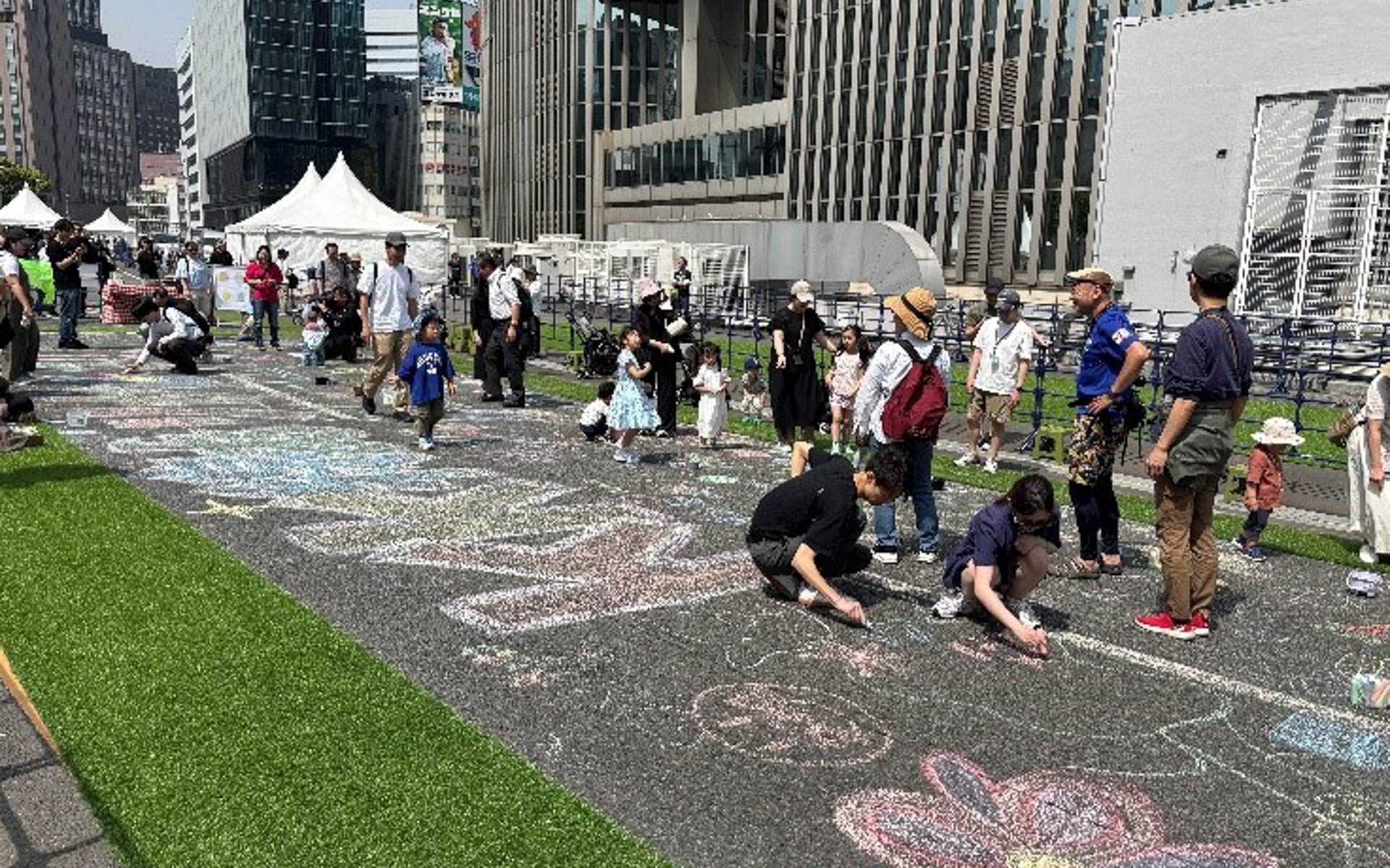 2025年開催のお絵描き体験の様子