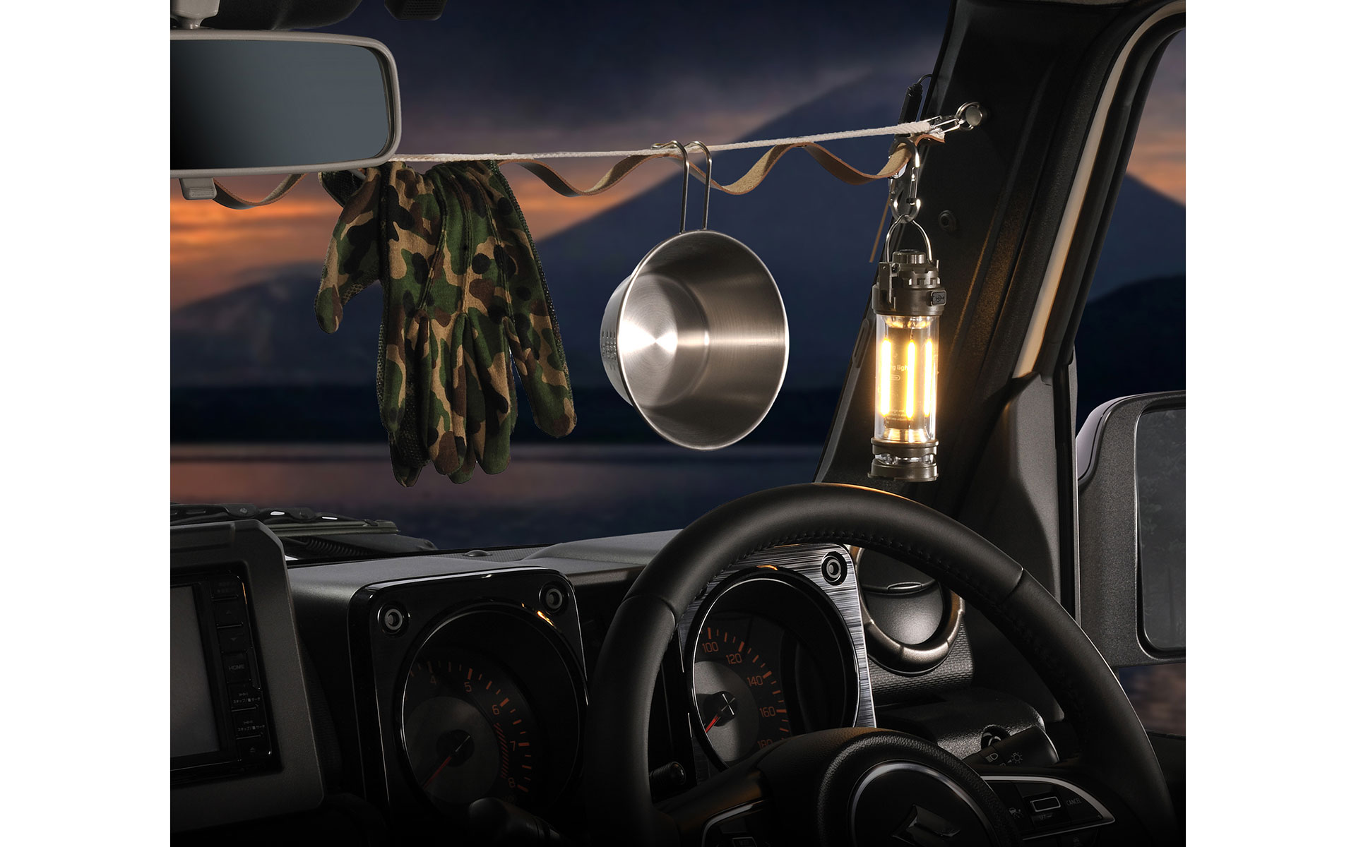 ベルトなどで左右のカメラネジを連結し、カスタマイズ可能