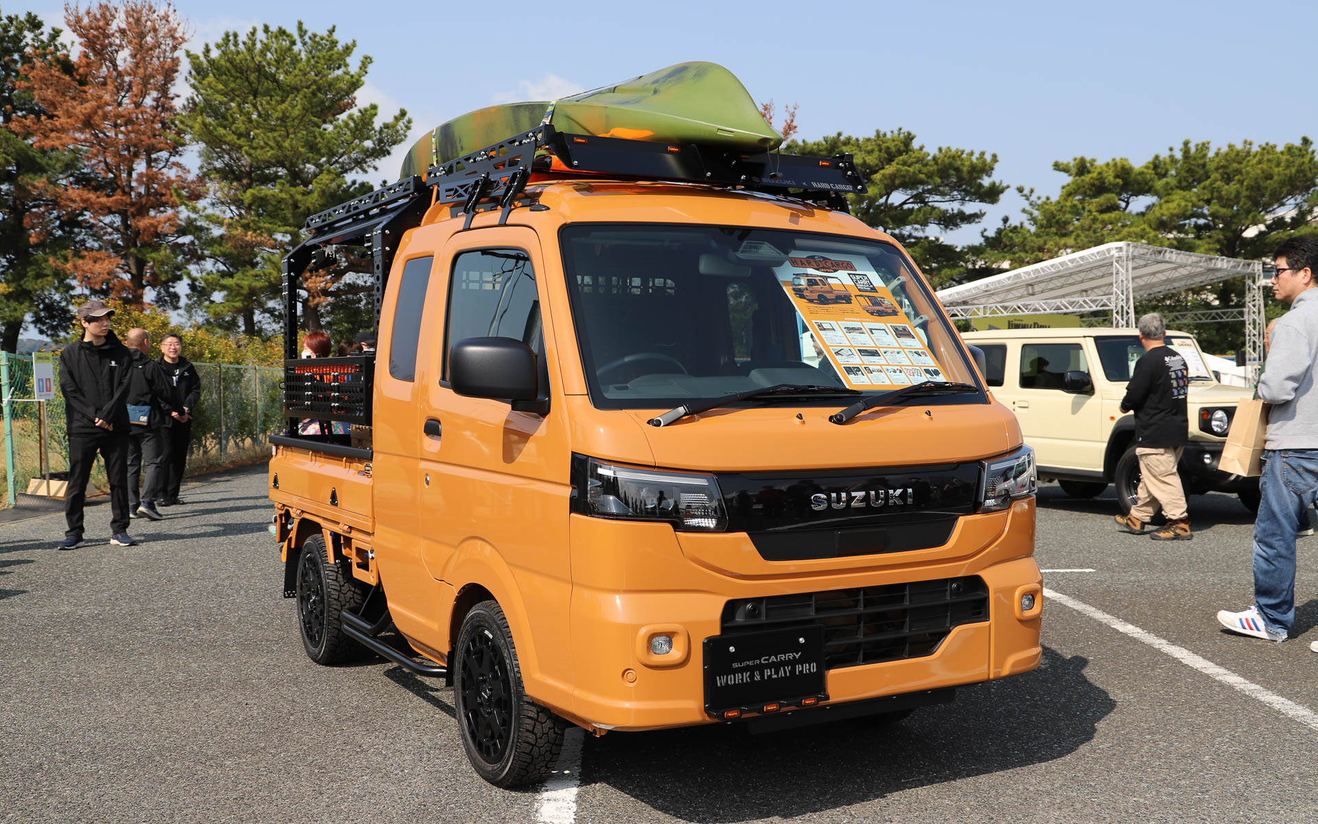 ジムニー……ではなくスーパーキャリイのアクセサリー装着車。純正でここまで仕上げられるこだわりが詰まっている