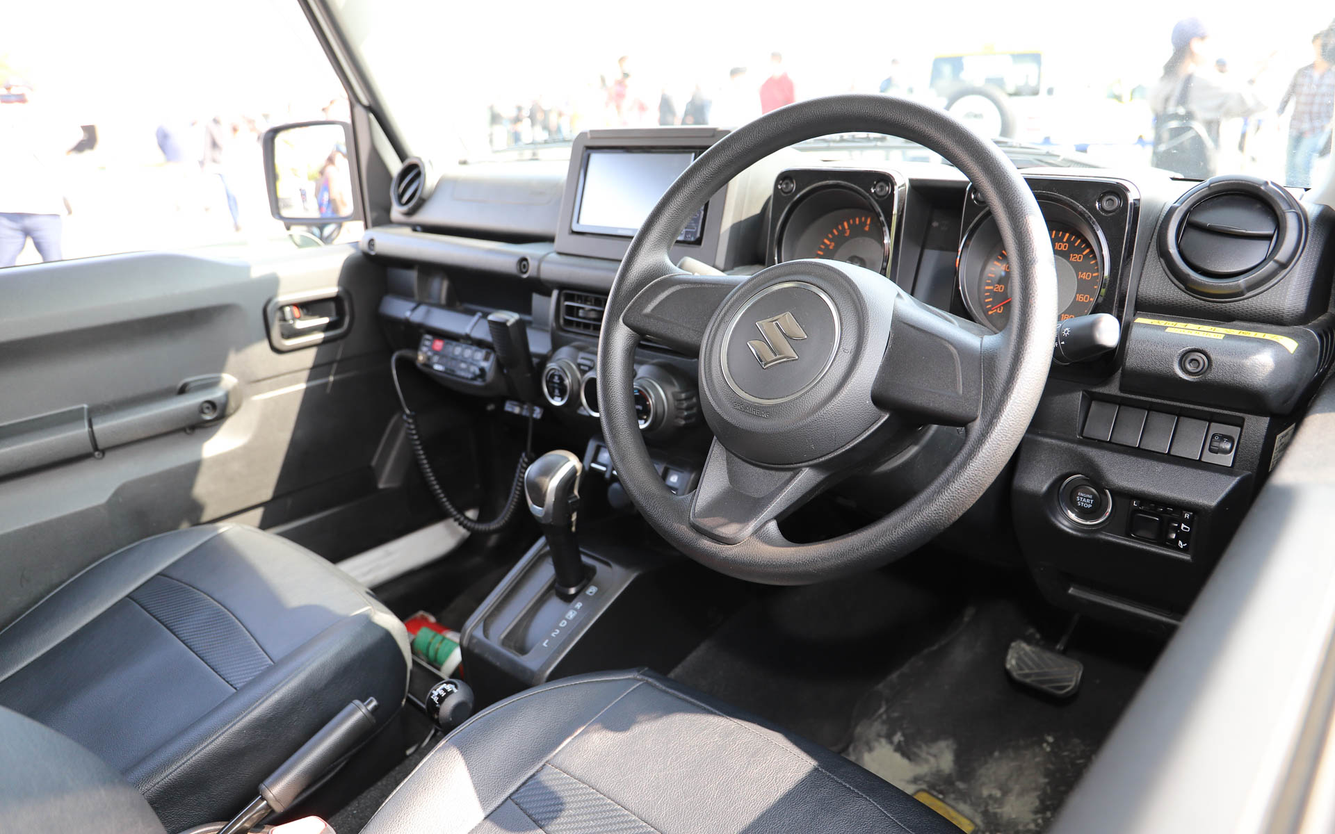 機動隊仕様のジムニー。実際に被災地の救援にも向かった車両とのこと。希望をすれば中に乗り込むこともできた