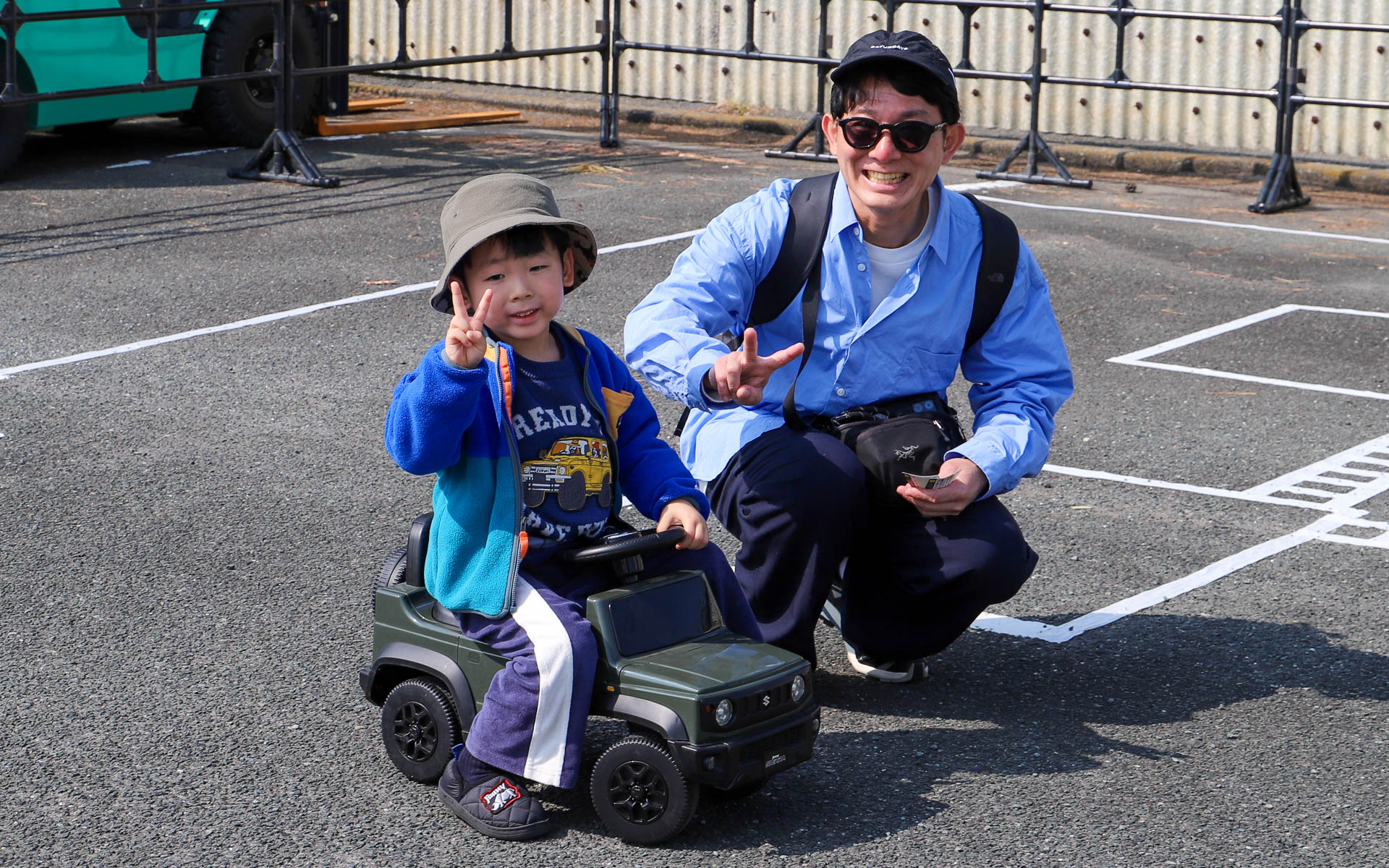 本物そっくりのジムニーシエラキッズカーを乗り回せる子供向けコーナー