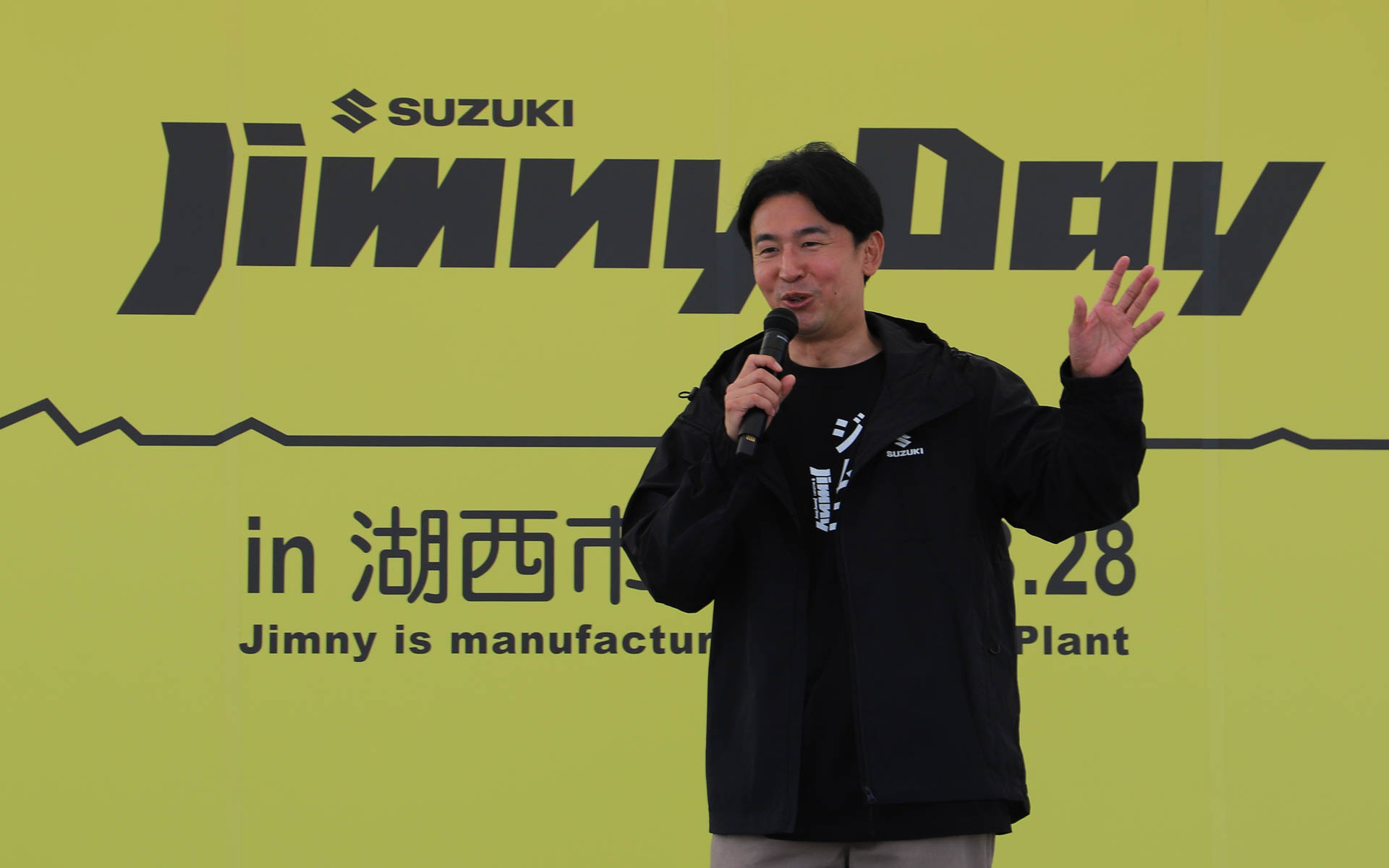 イベント開催日が新車のジムニー（5速MT）の納車日であると告白した湖西市長 田内浩之氏。ジムニーへの愛をこれでもかと語り、湖西市の魅力も紹介した