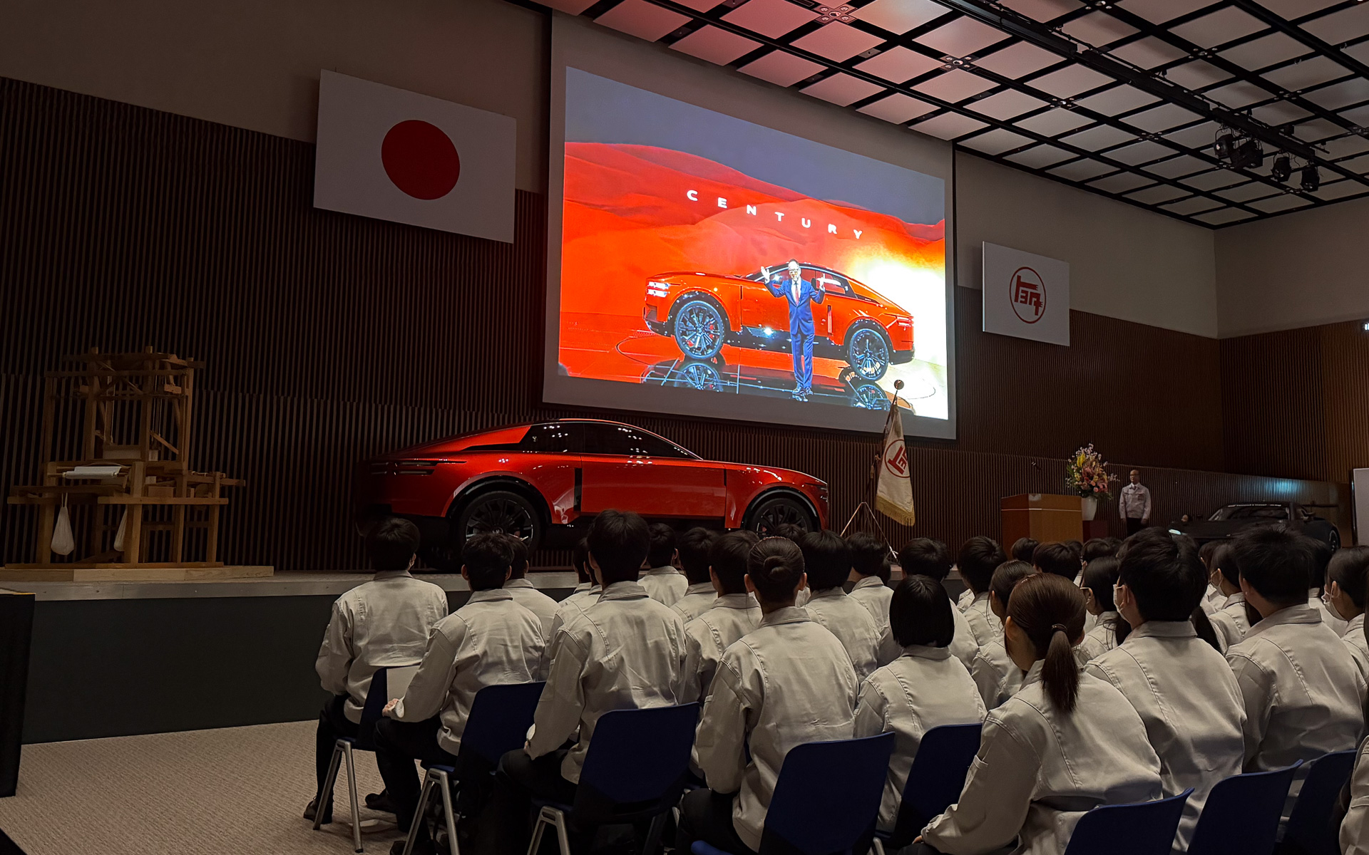 センチュリークーペのプレゼンテーションも紹介