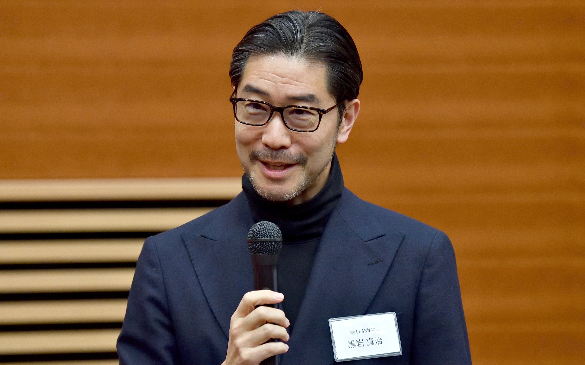 「LEARN with Porsche」を主導する、東京大学 先端科学技術研究センター シニアリサーチフェロー 中邑賢龍先生（左）とポルシェジャパン株式会社 広報部 部長 黒岩真治氏（右）