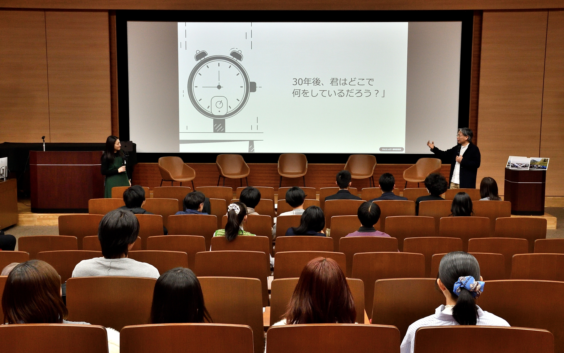 同窓会の大きなテーマは「30年後、君たちはどこで何をしているだろう？」