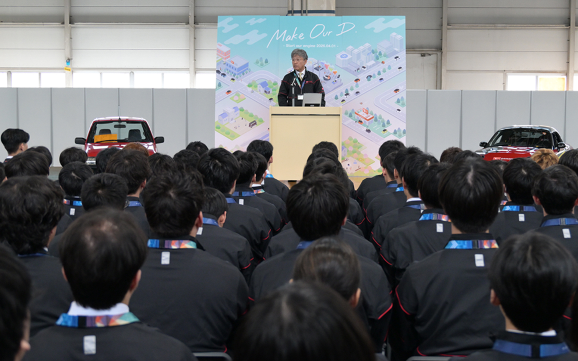 2026年度の入社式では新入社員全員が新ユニフォームを着用した